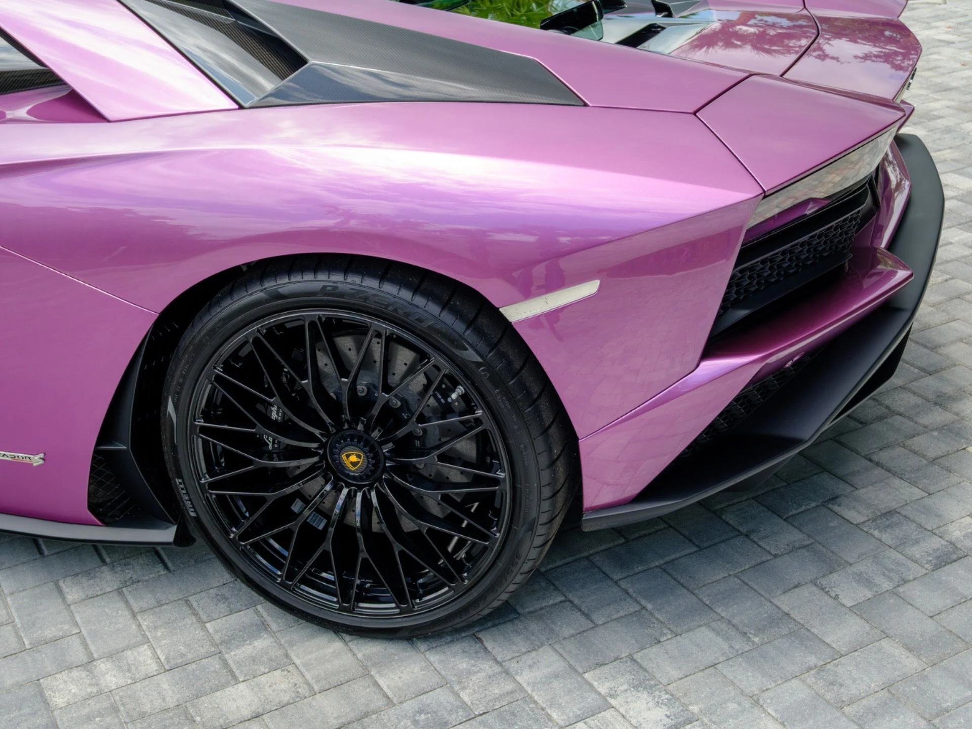 mph056_3171365791_Used_2018_Lamborghini_Aventador_S_1778520653_72bb47d857