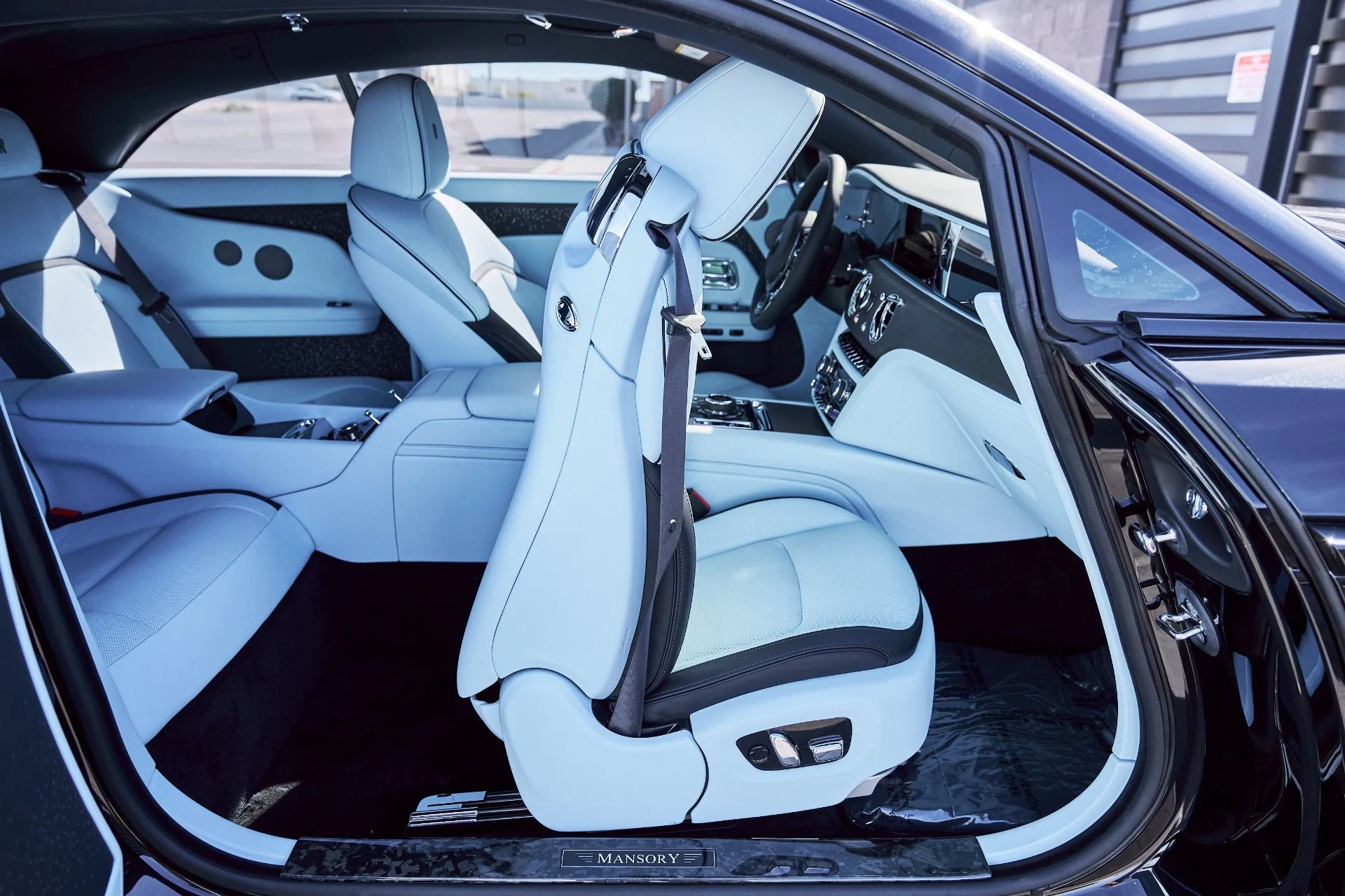 mph056_3196287122_Used_2025_Rolls_Royce_Spectre_Base_1773452554_3148cb7fb1