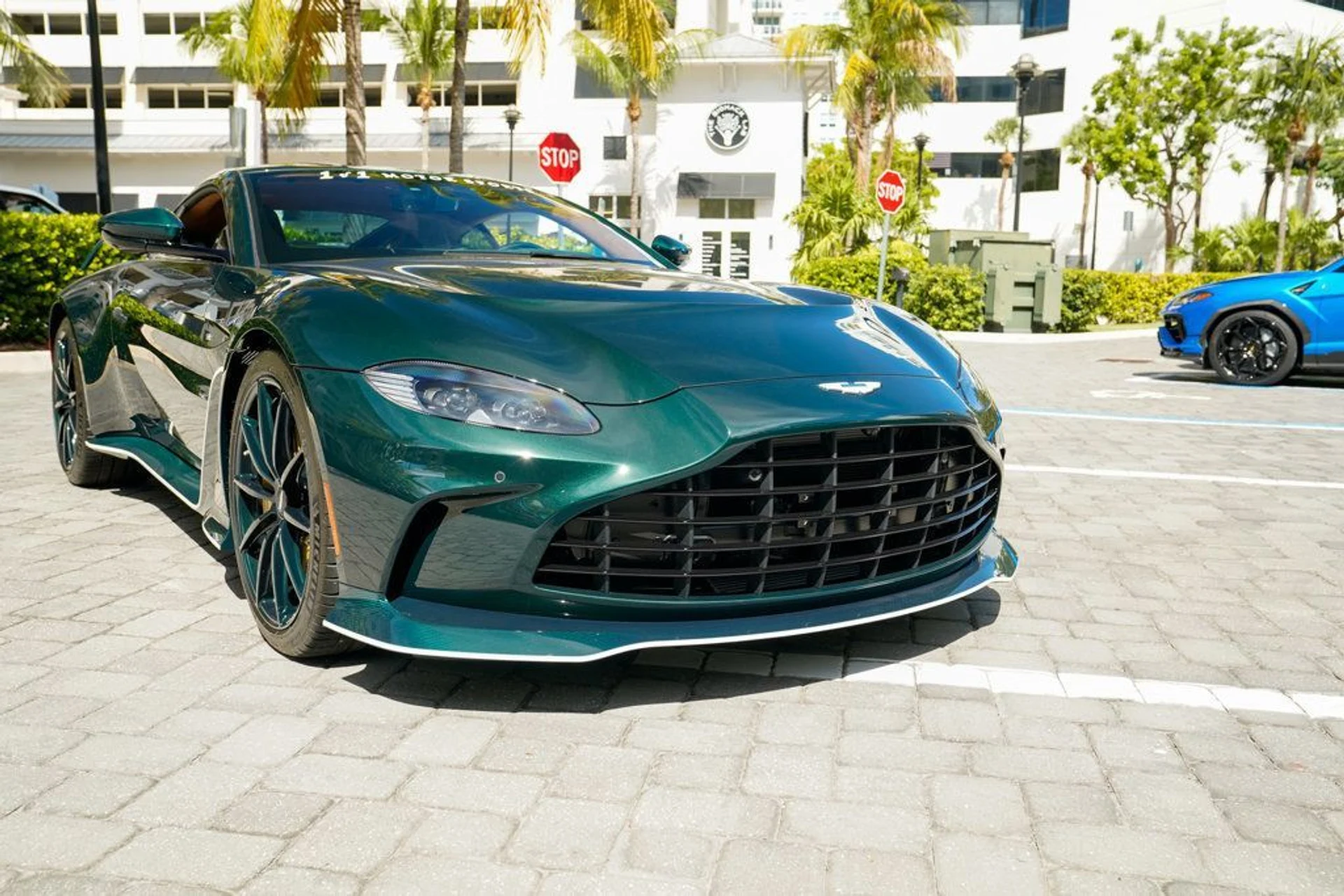 mph056_3294678631_used_2023_aston_martin_vantage_v12coupe_14354_22896697_57_1024_8798d43f5f