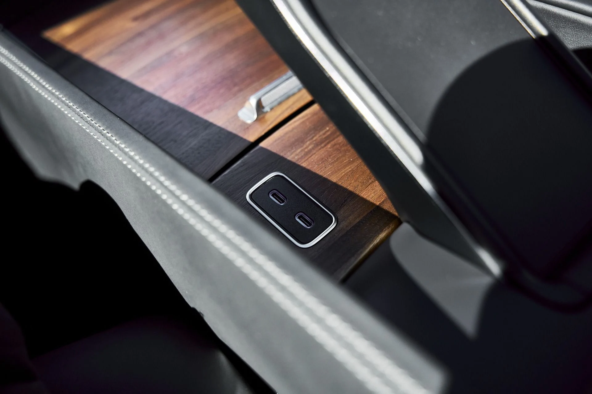 mph056_3310830132_Used_2025_Mercedes_Benz_GLS_Maybach_GLS_600_1771467923_0c3451a8c9