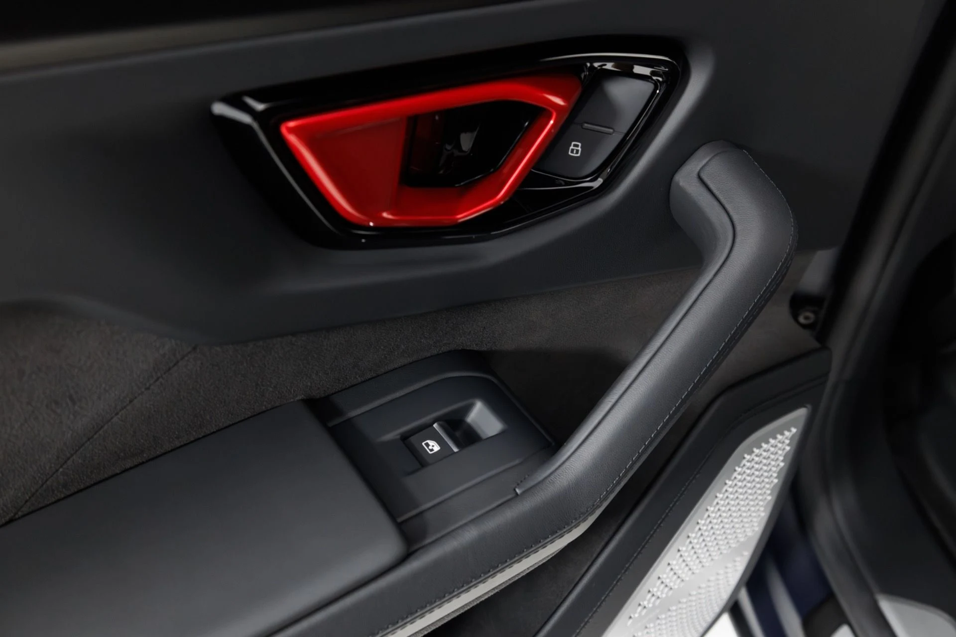 mph056_3323581393_Used_2025_Lamborghini_Urus_SE_1779304717_e75147434e