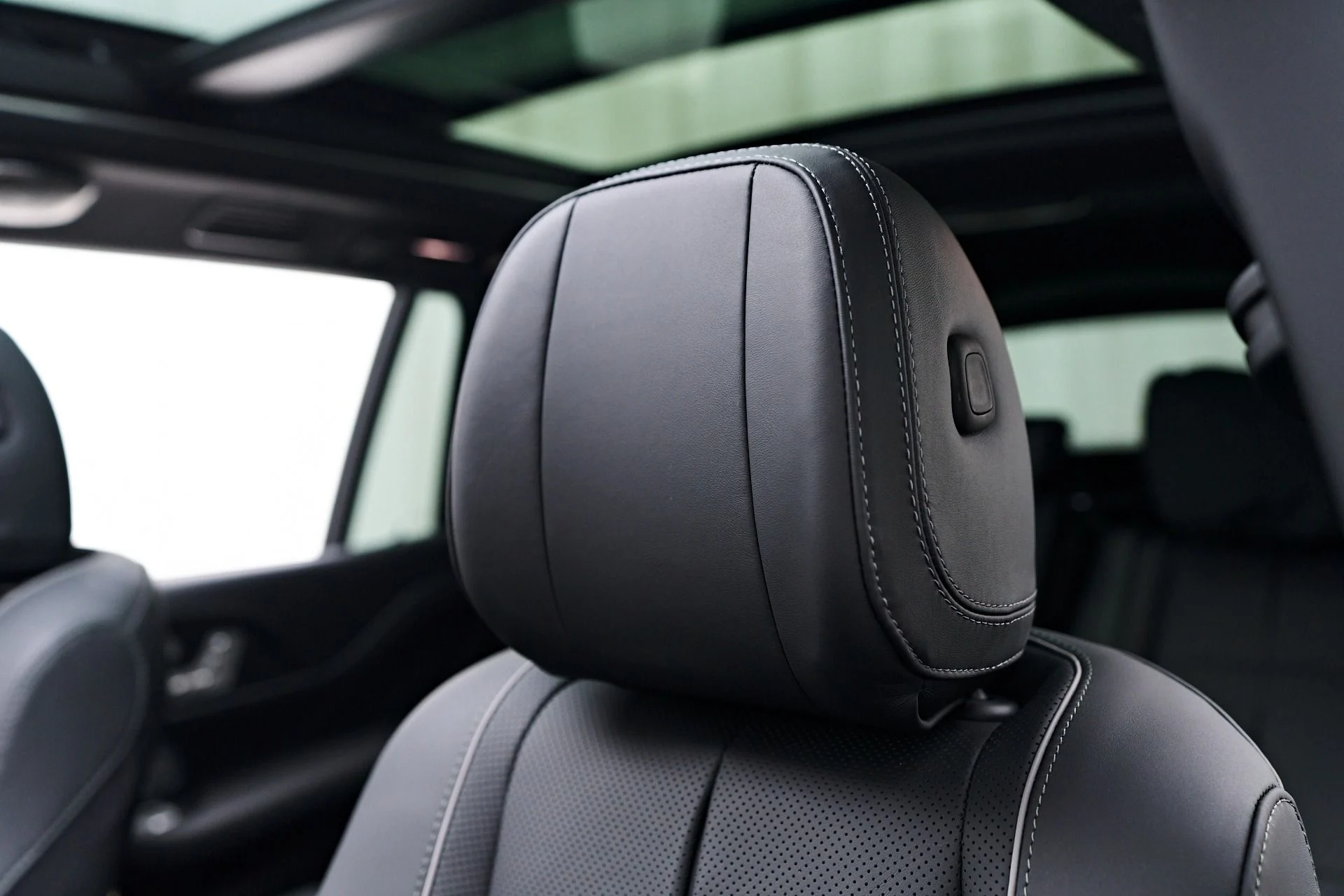 mph056_3336985662_Used_2023_Mercedes_Benz_GLS_Maybach_GLS_600_1762799282_1288deb686