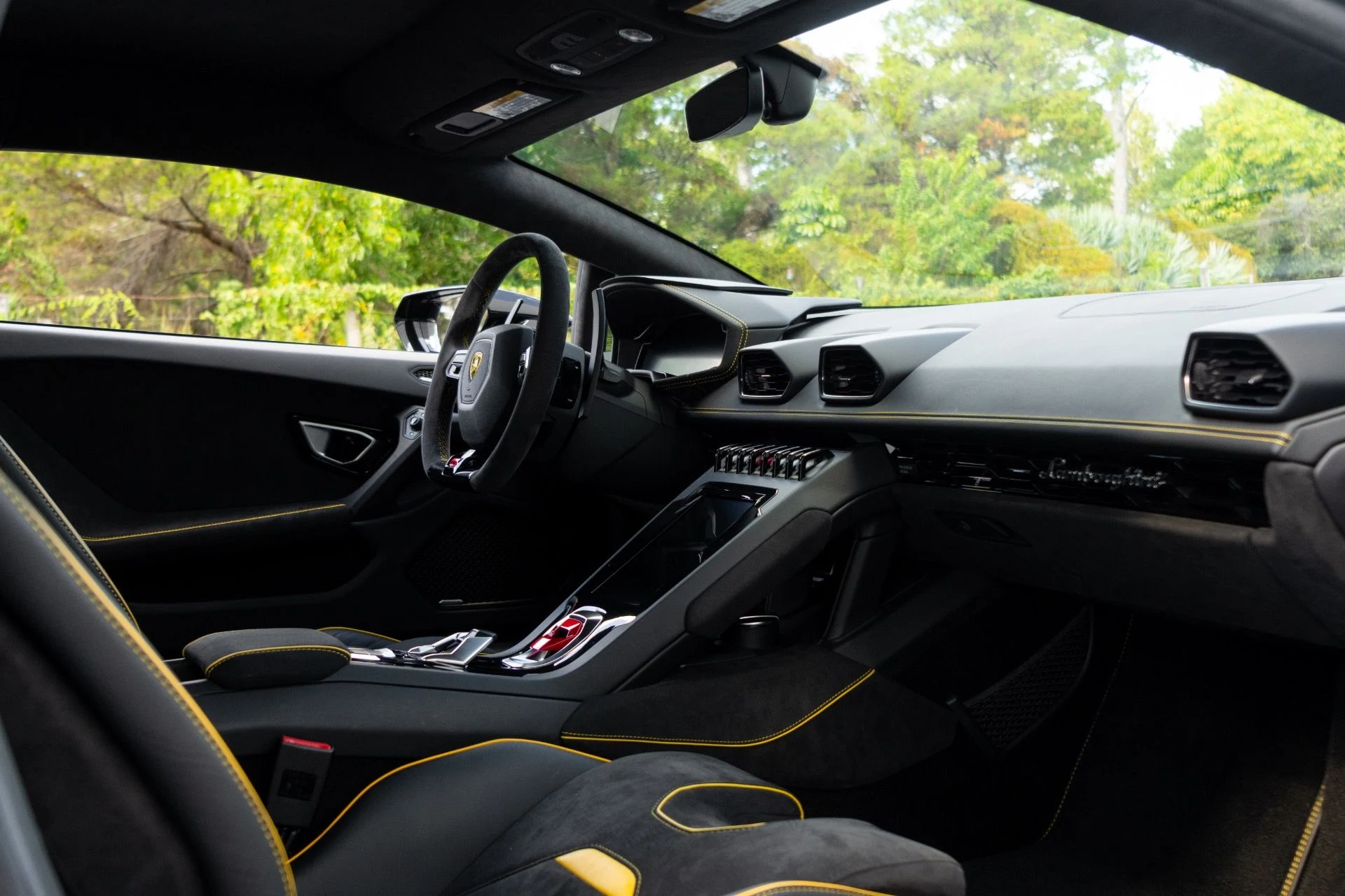 mph056_3341810715_Used_2022_Lamborghini_Huracan_EVO_1764129423_d292fc44d8