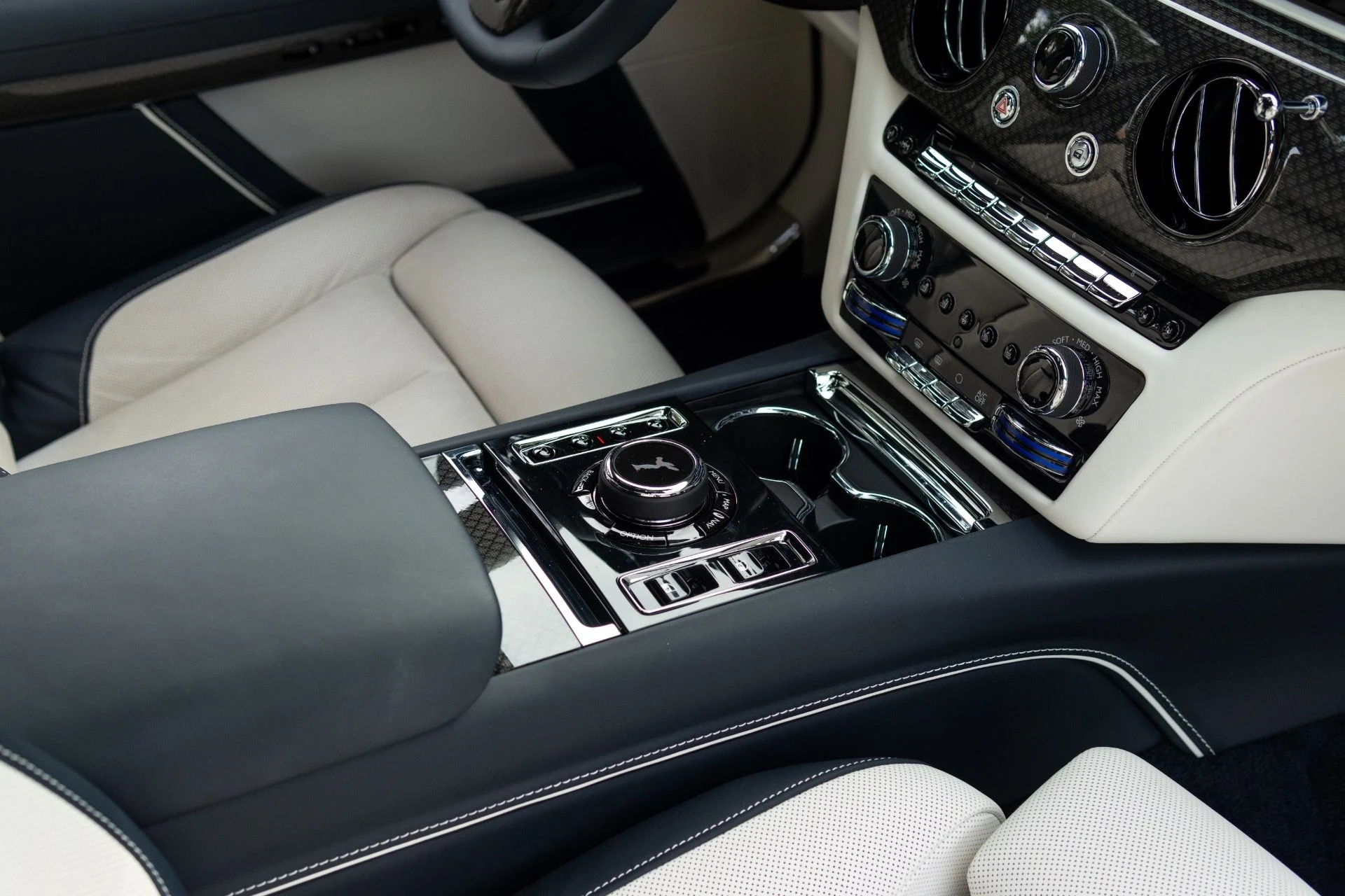 mph056_3343673692_Used_2023_Rolls_Royce_Black_Badge_Ghost_1765569637_5fcc092b87