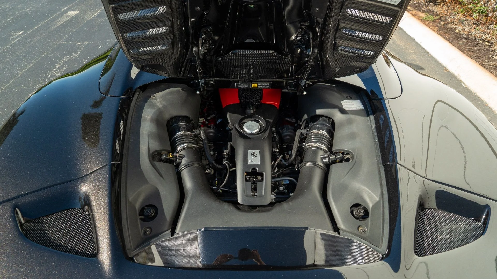 mph056_3349392911_Used_2021_Ferrari_F8_Spider_1753198309_b48d173e74