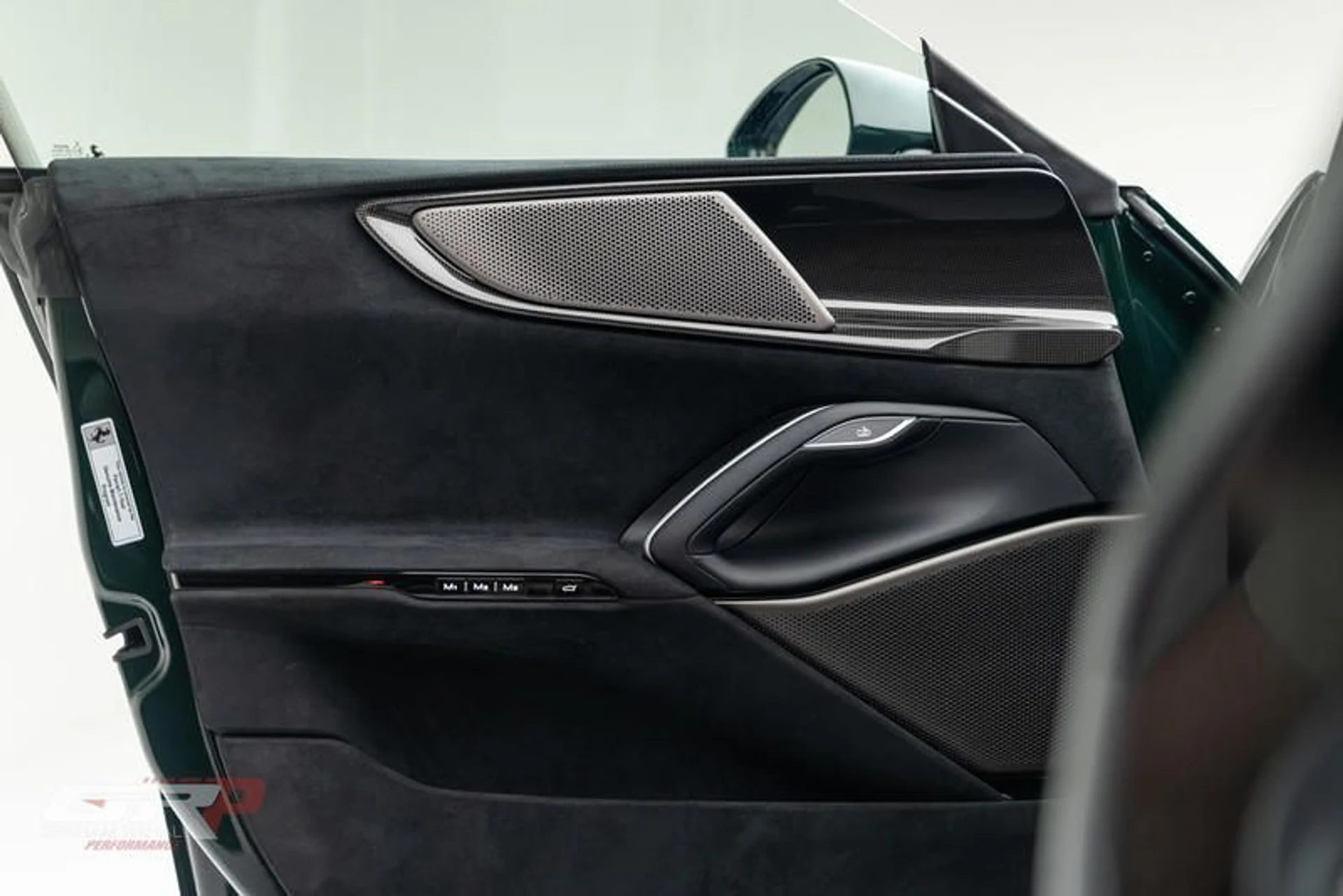 mph056_3351257931_6130_F932_E32_B_4485_B126_055_A967_F962_E_6312c31699