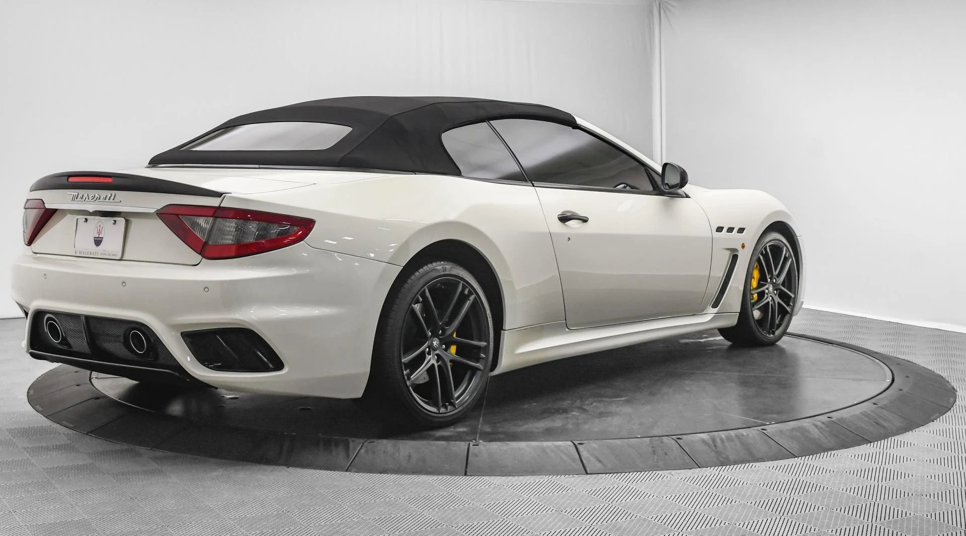 mph056_3383401970_Used_2018_Maserati_Gran_Turismo_Convertible_MC_1755159448_7651af24ab