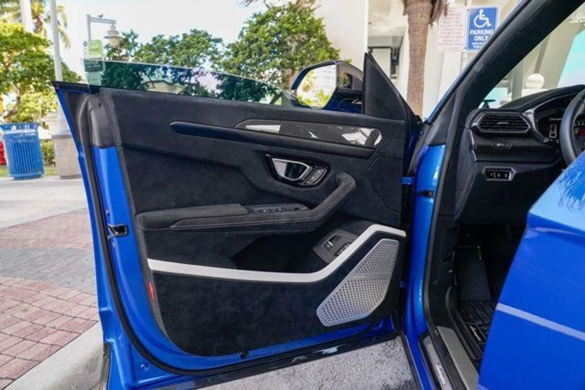 mph056_3422157453_used_2024_lamborghini_urus_performanteawd_14354_22887761_57_640_6243817d77