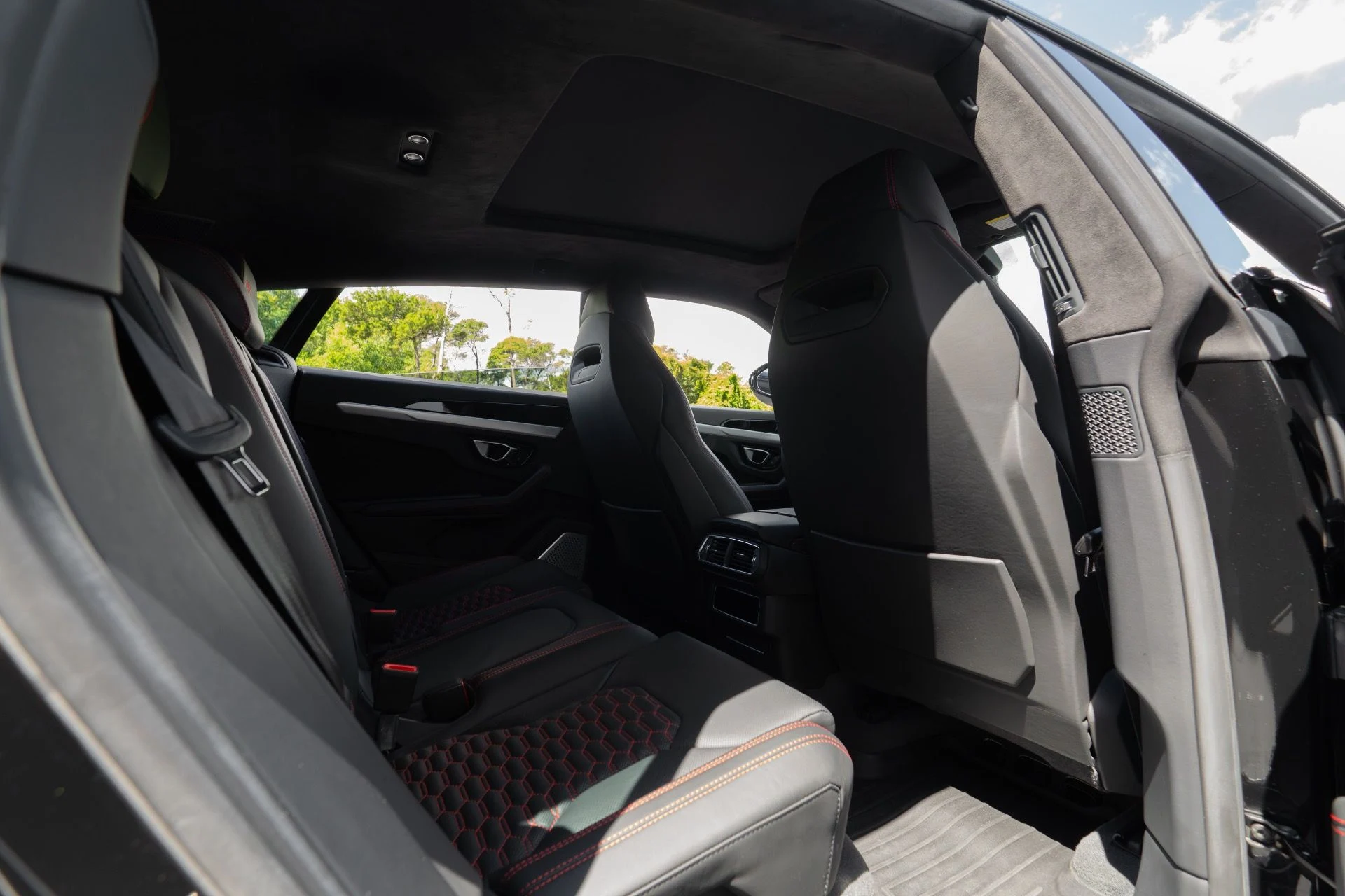 mph056_3446211422_Used_2020_Lamborghini_Urus_1758836559_1d4711731e