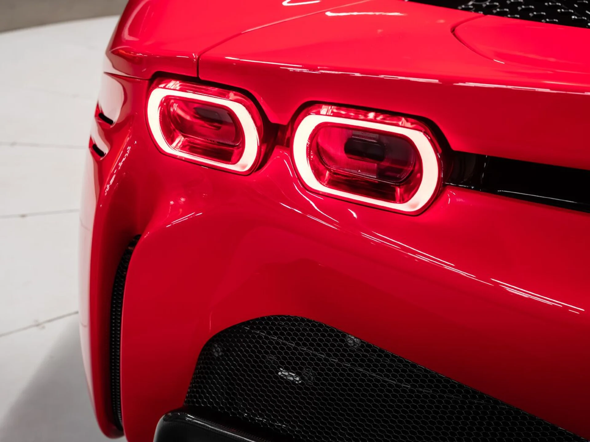 mph056_3446856758_ferrari_sf90_stradale_2023_dcf1a4b9dc