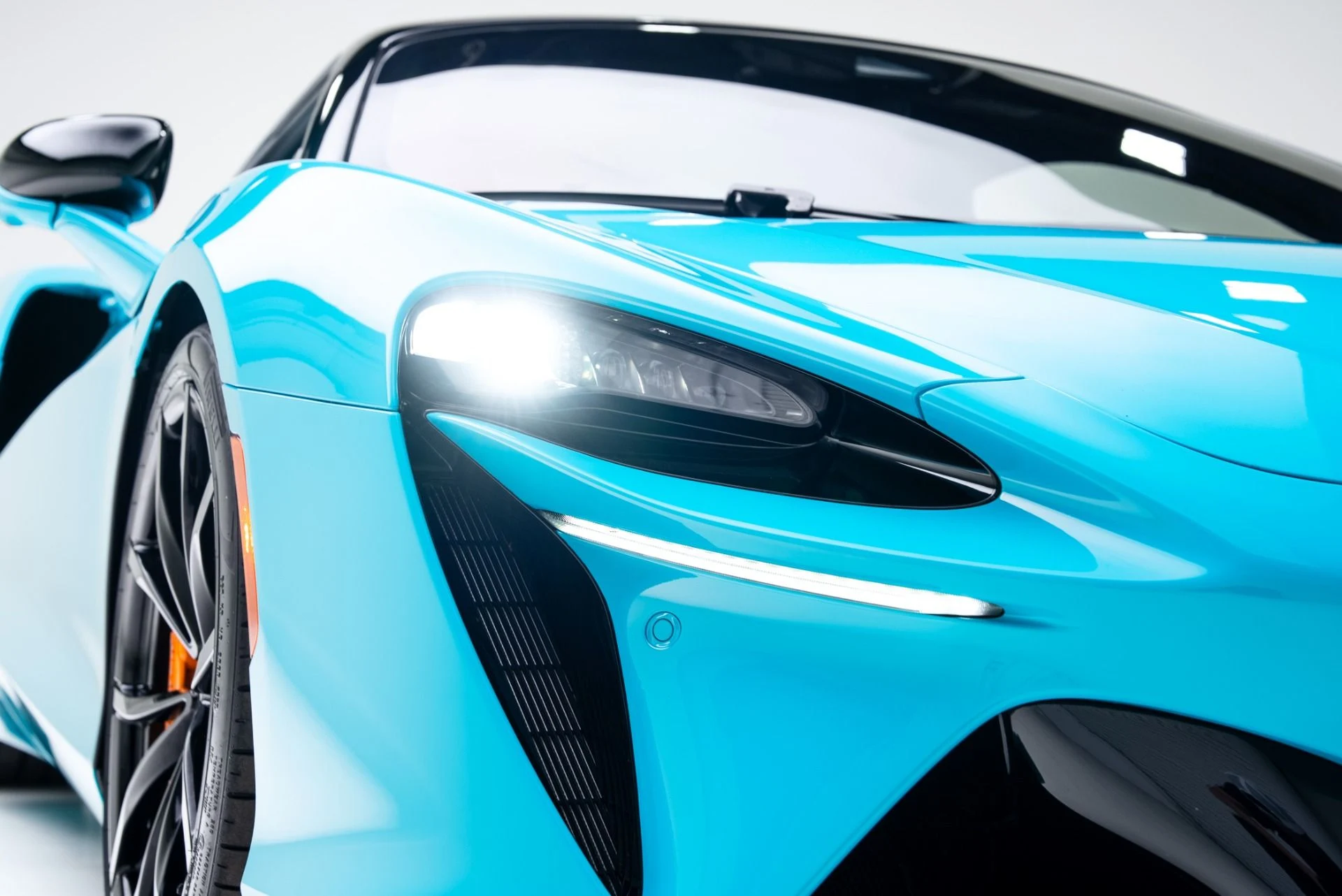 mph056_3481866970_Used_2023_Mc_Laren_Artura_1770682300_2c9b81fede