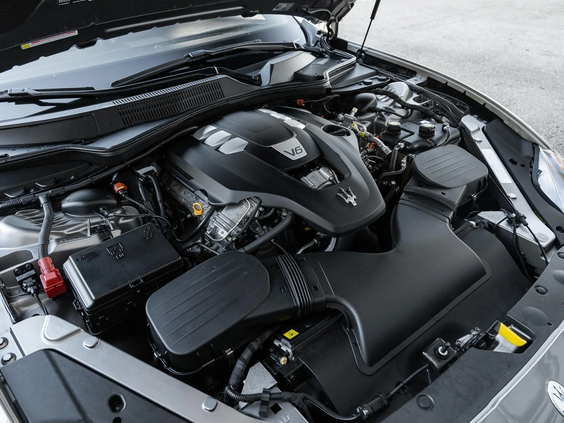 mph056_3504309235_Used_2022_Maserati_Quattroporte_GT_1765231551_54ca1026a3