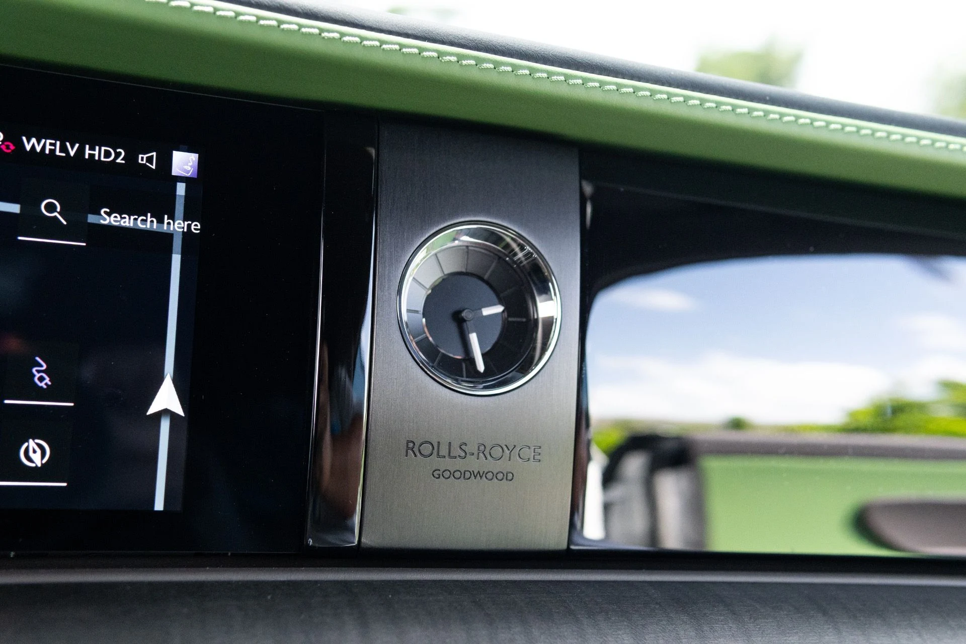 mph056_3508754586_Used_2024_Rolls_Royce_Spectre_1775023108_fed2b0ad1c