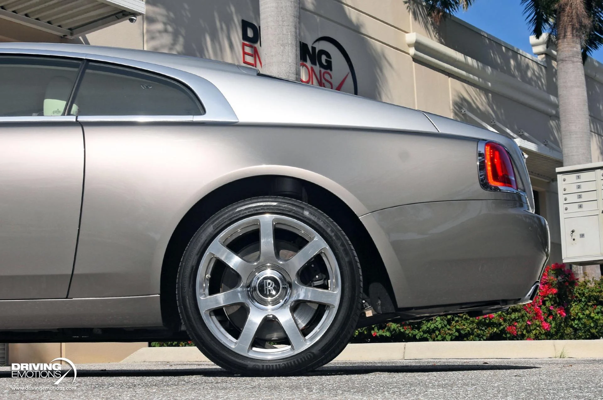 mph056_3523591538_883_p57_l_cd471fedb6