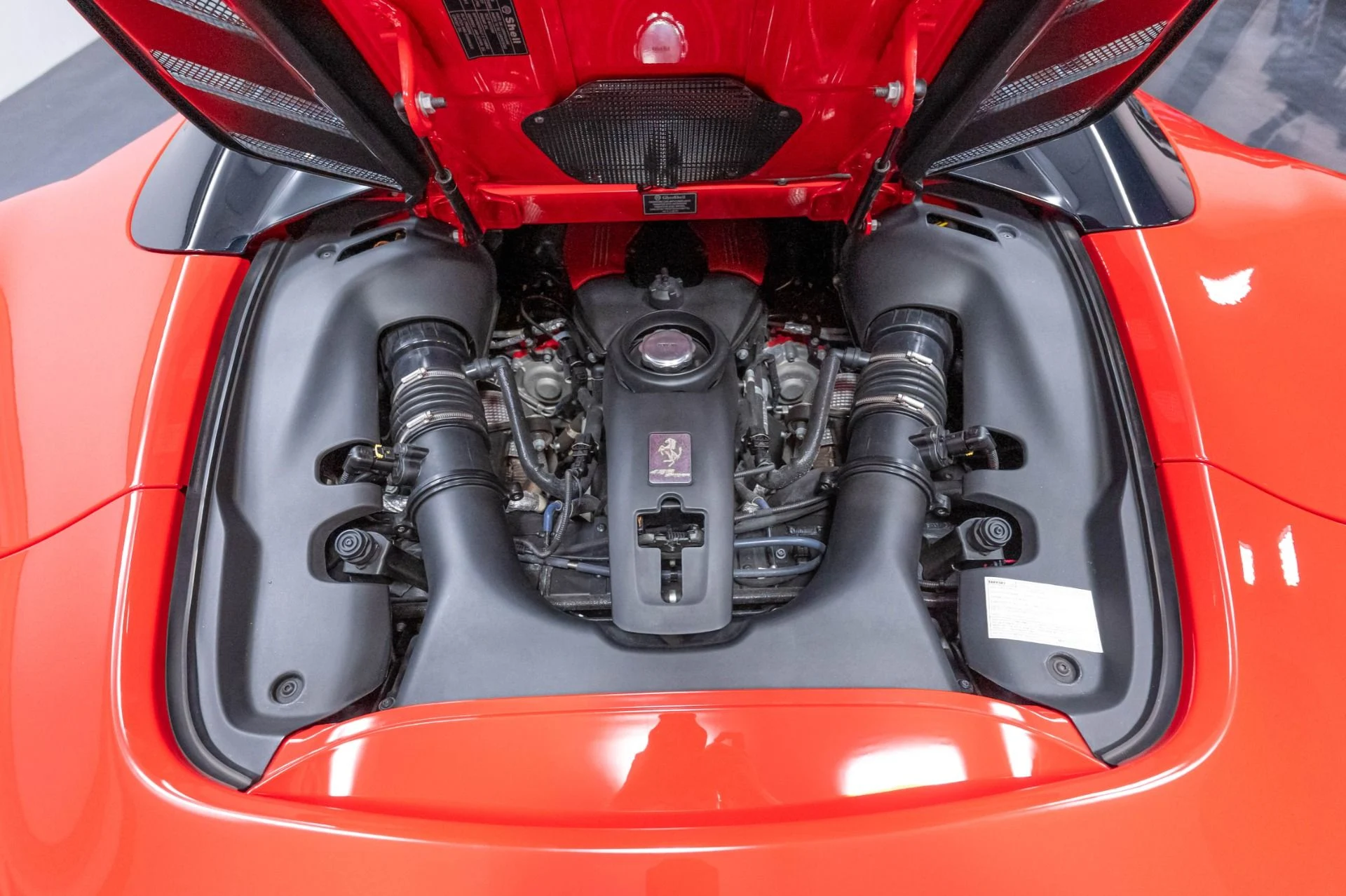 mph056_3537338687_Used_2018_Ferrari_488_Spider_1786656638_49f874b02b