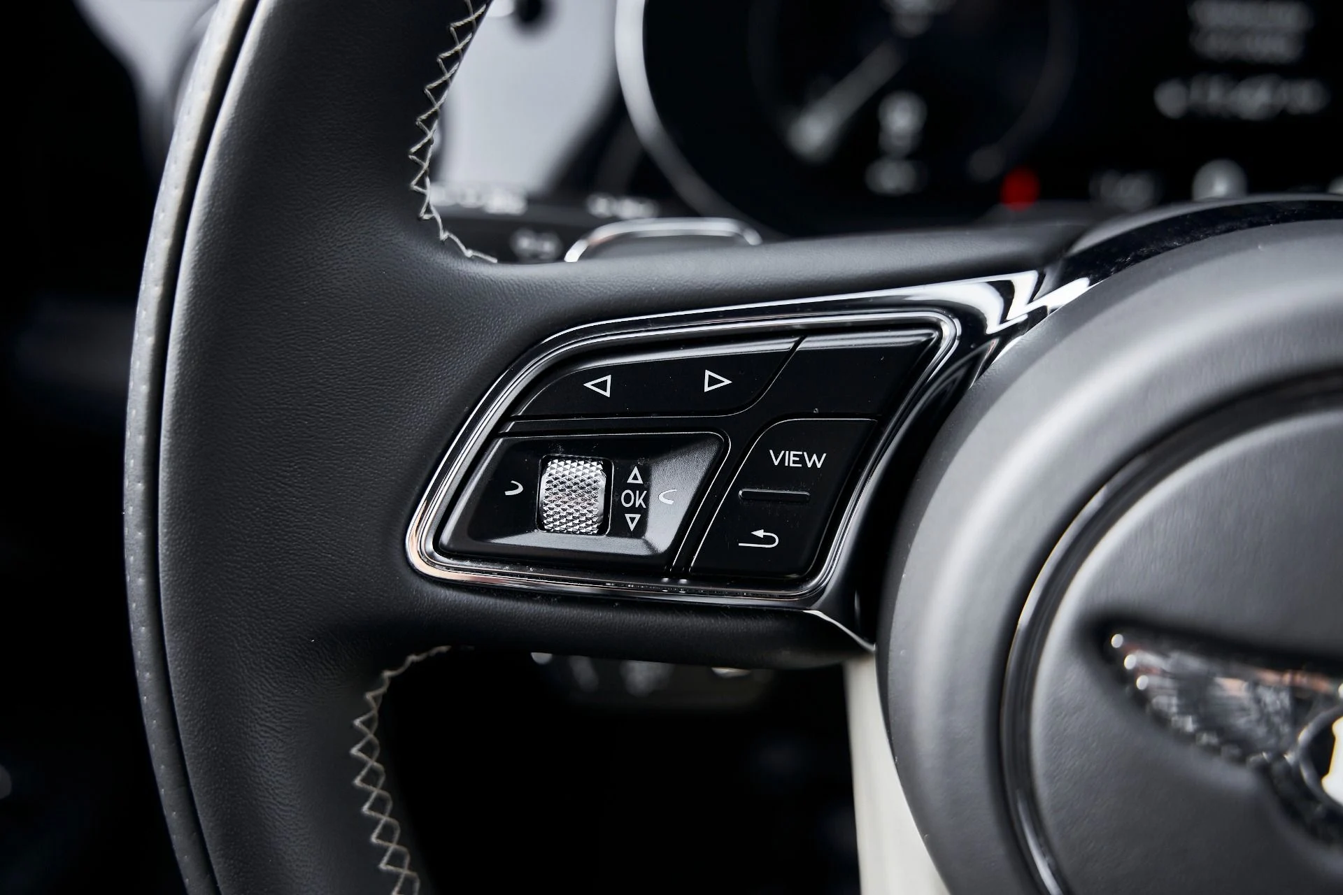 mph056_3543739625_Used_2023_Bentley_Bentayga_EWB_Azure_1769048695_f0de0e6ea1