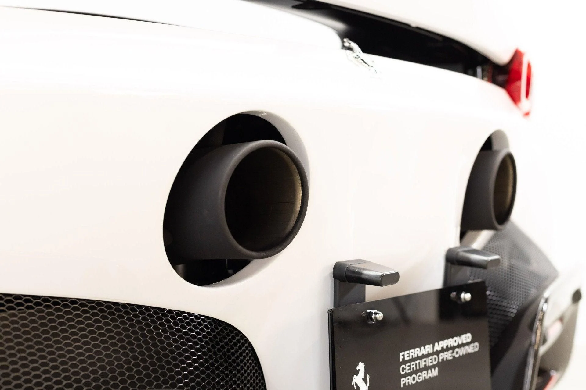 mph056_3565415302_Used_2022_Ferrari_SF_90_Spider_1777382774_d9ed397af2