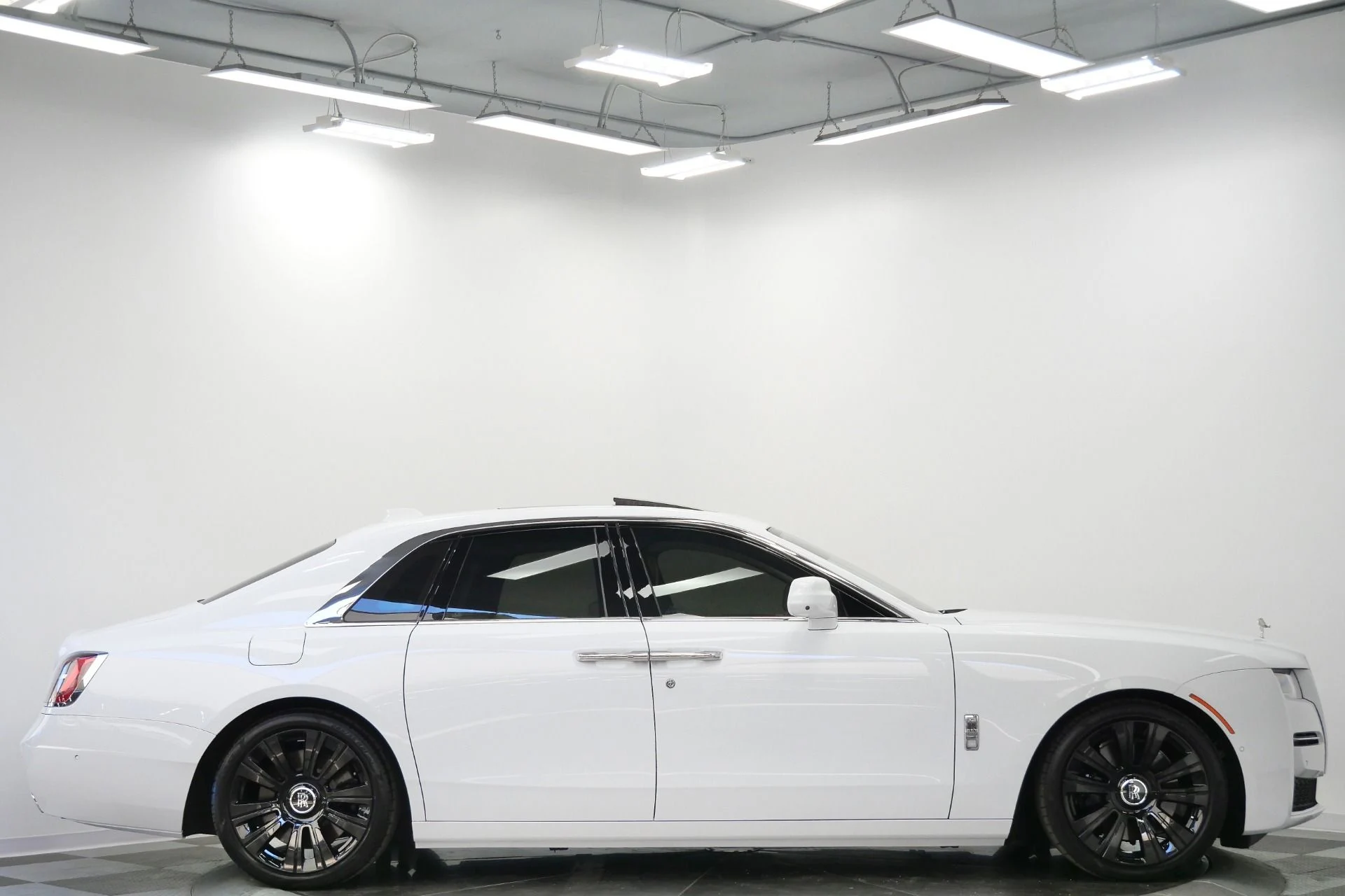 mph056_3575756115_Used_2022_Rolls_Royce_Ghost_Low_Miles_The_Ghost_Package_Bespoke_Audio_1780333725_62d3dec0a5