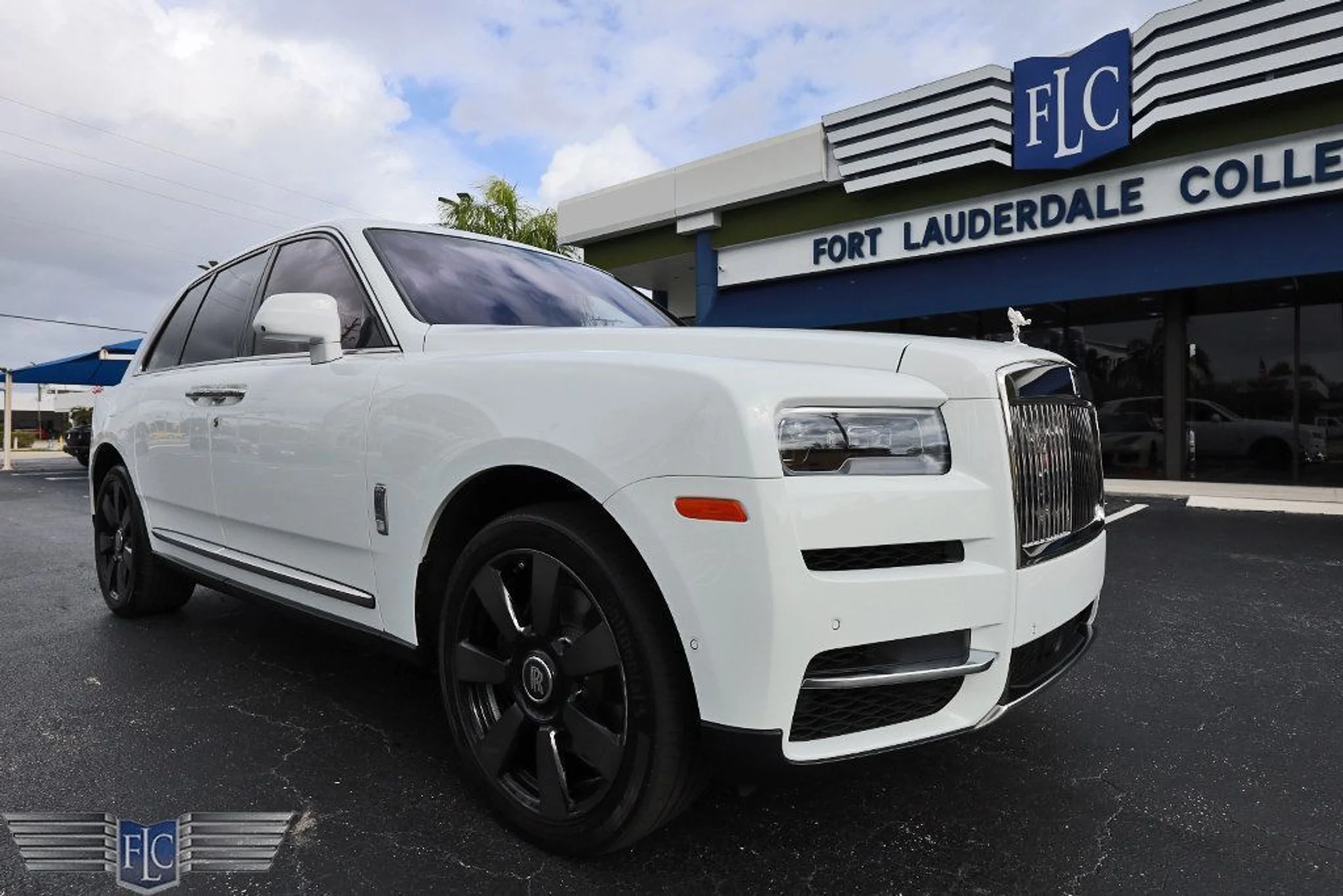 mph056_3588281199_used_2019_rolls_royce_cullinan_sportutility_6305_22963693_57_1024_4a98e4fbcb