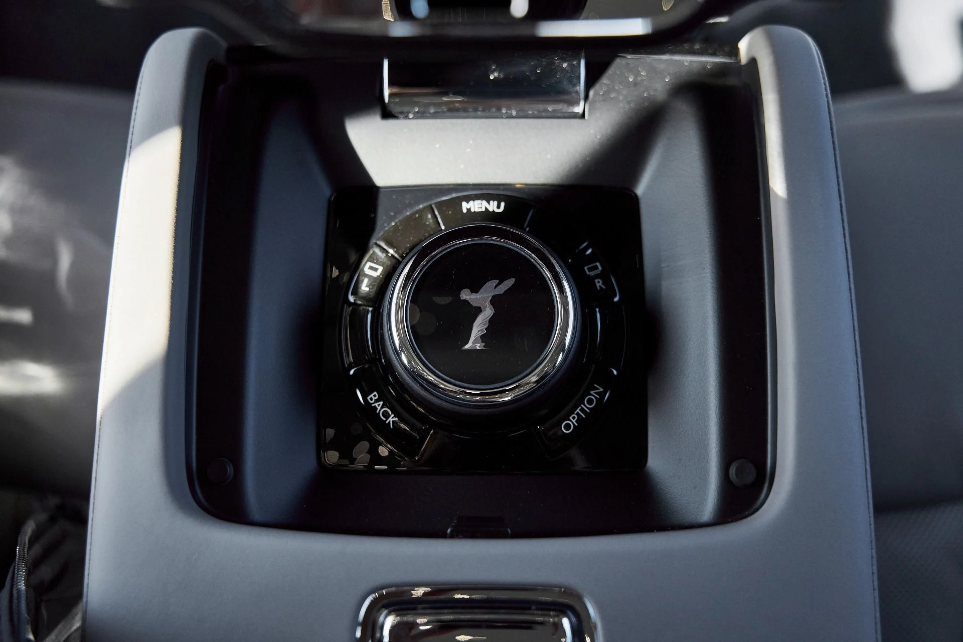 mph056_3599591613_Used_2025_Rolls_Royce_Phantom_Base_1769480977_4853e88db3