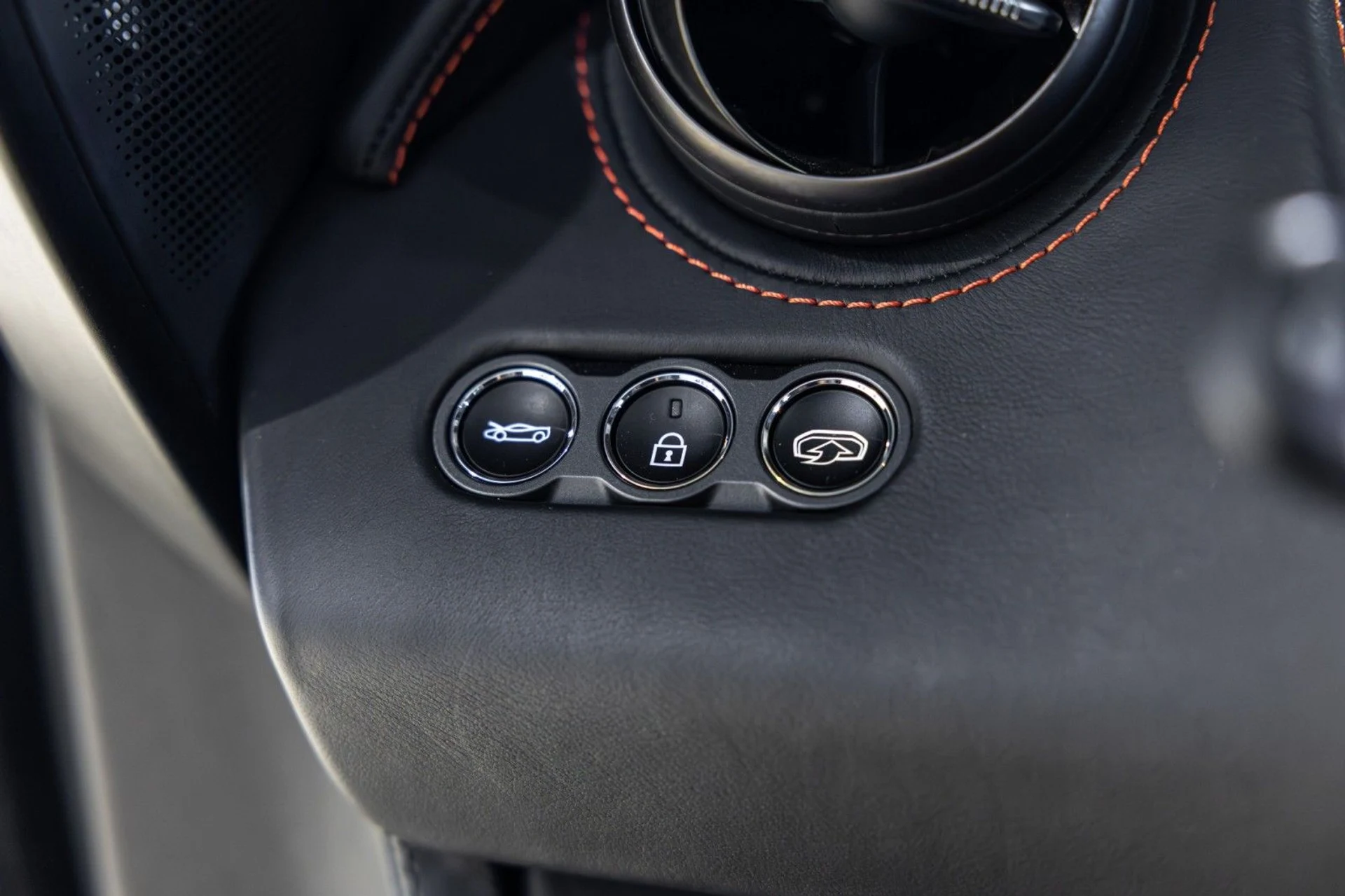 mph056_3607669867_q_Q_039271d1eb