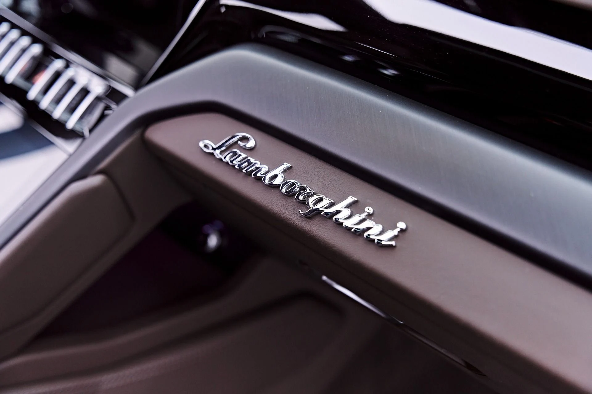 mph056_3626702263_Used_2023_Lamborghini_Urus_S_1783037005_85238bb6b6