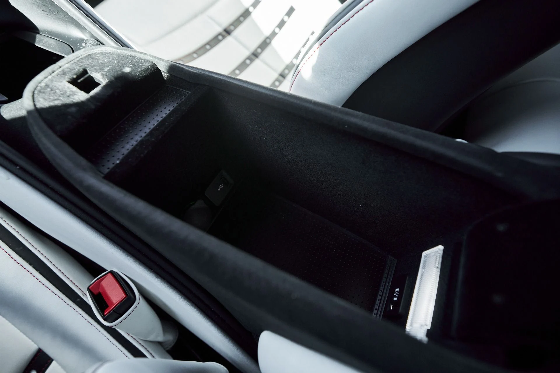 mph056_3627710881_Used_2022_Ferrari_Roma_Base_1764637288_4858993548