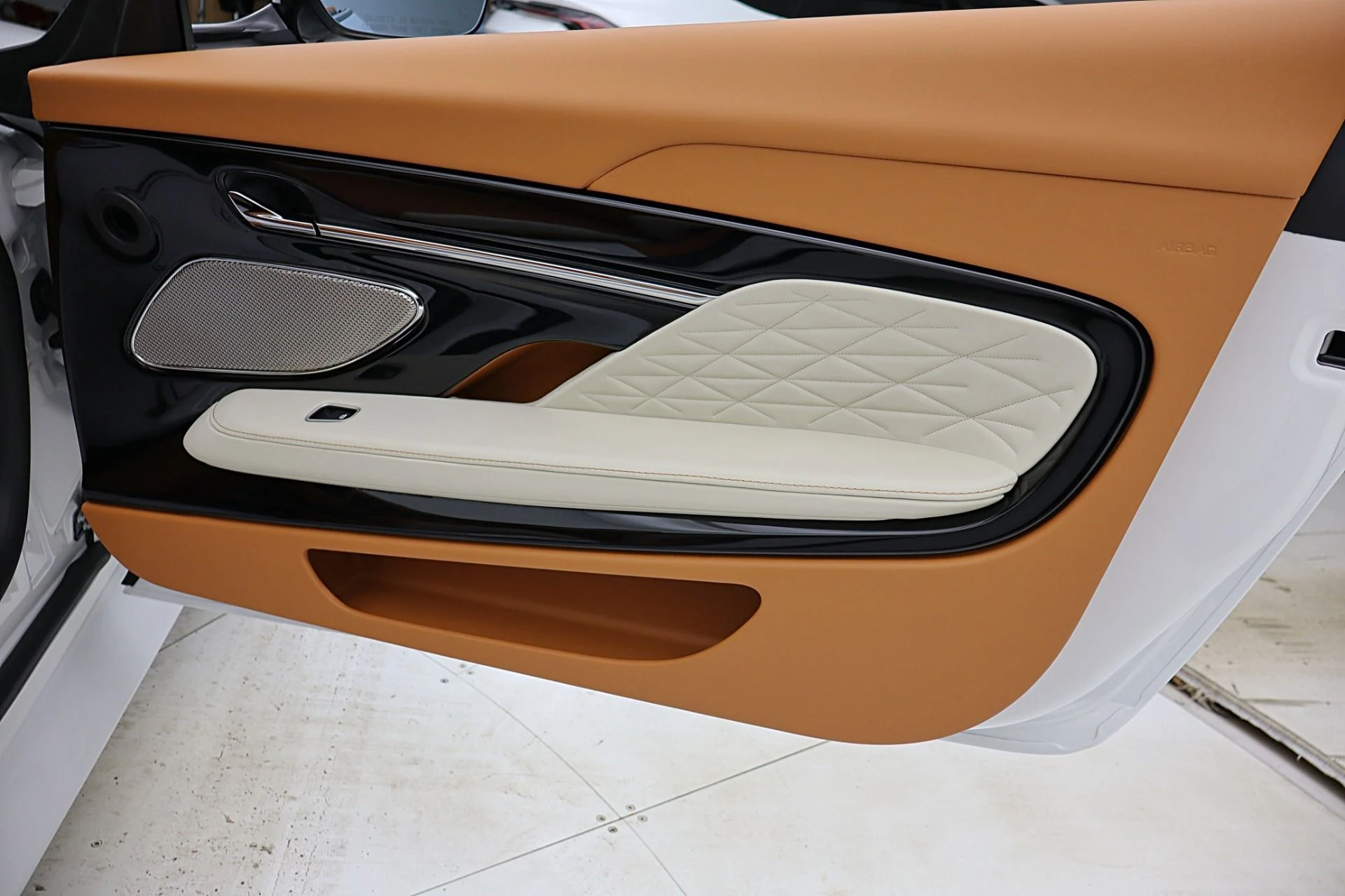 mph056_3639851737_New_2026_Aston_Martin_DB_12_Volante_1fe07c6ac8