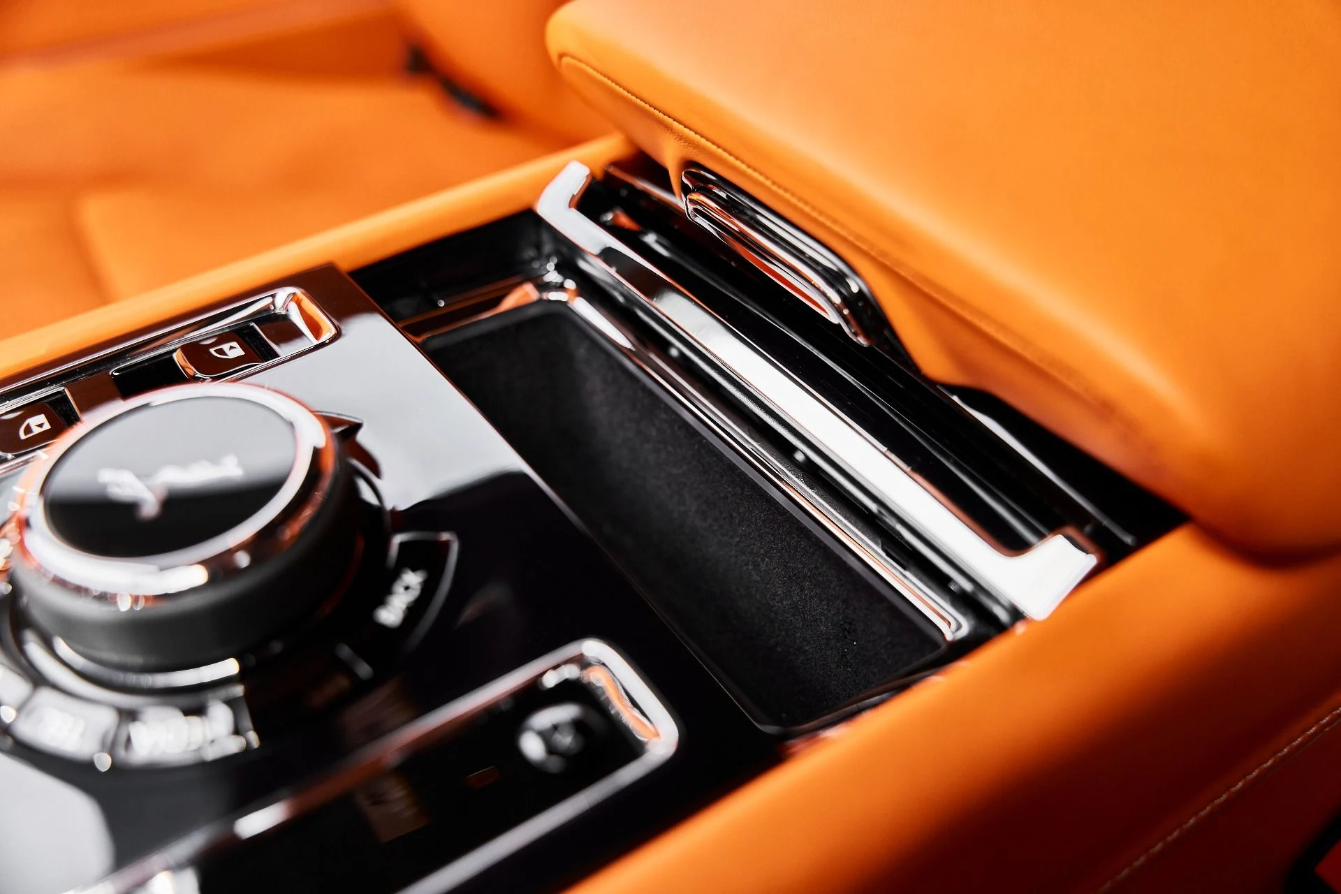 mph056_3659455282_Used_2025_Rolls_Royce_Spectre_Base_1775928288_645c97941e