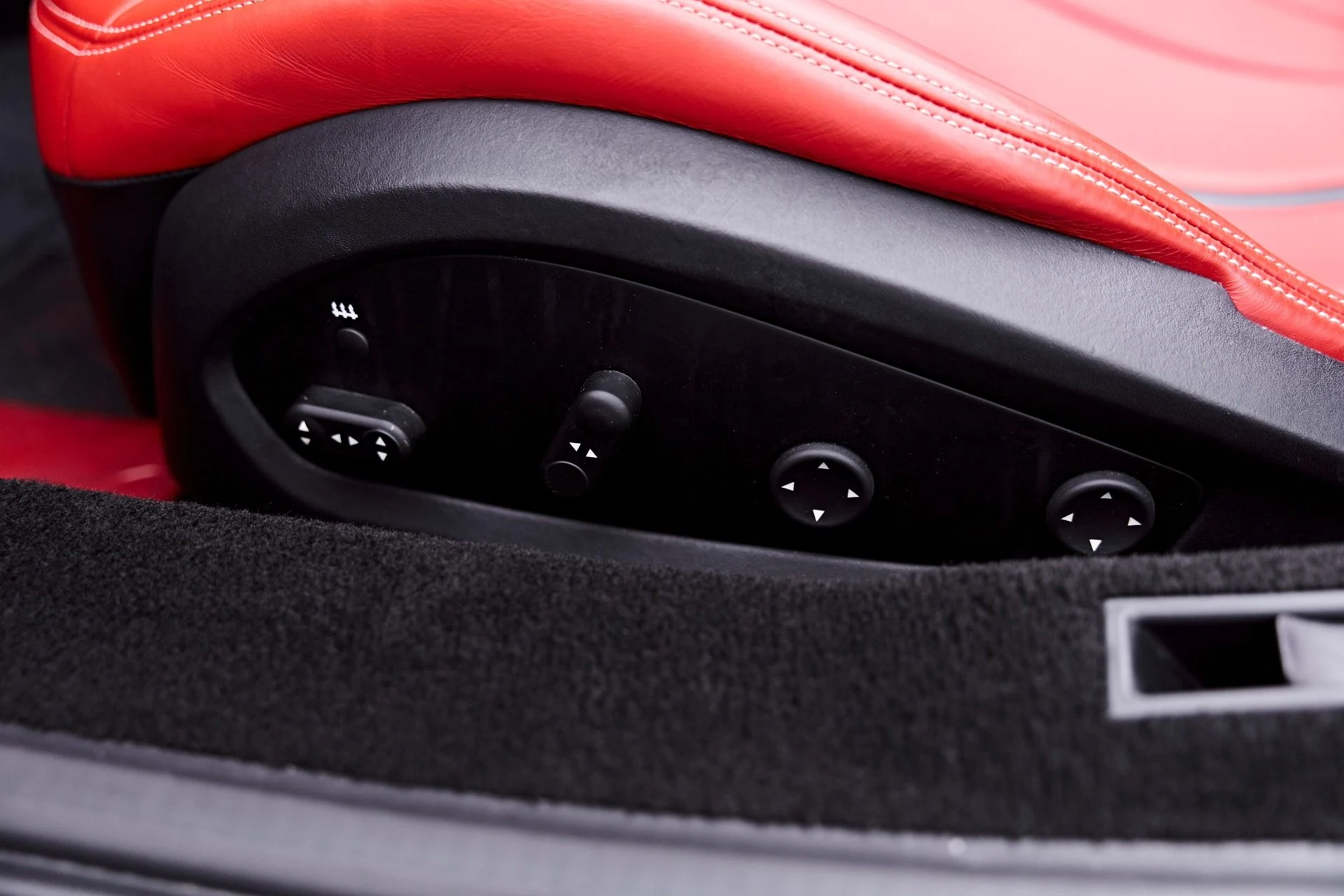 mph056_3665373983_Used_2022_Ferrari_F8_Spider_Base_1784162320_b9f3e588c9