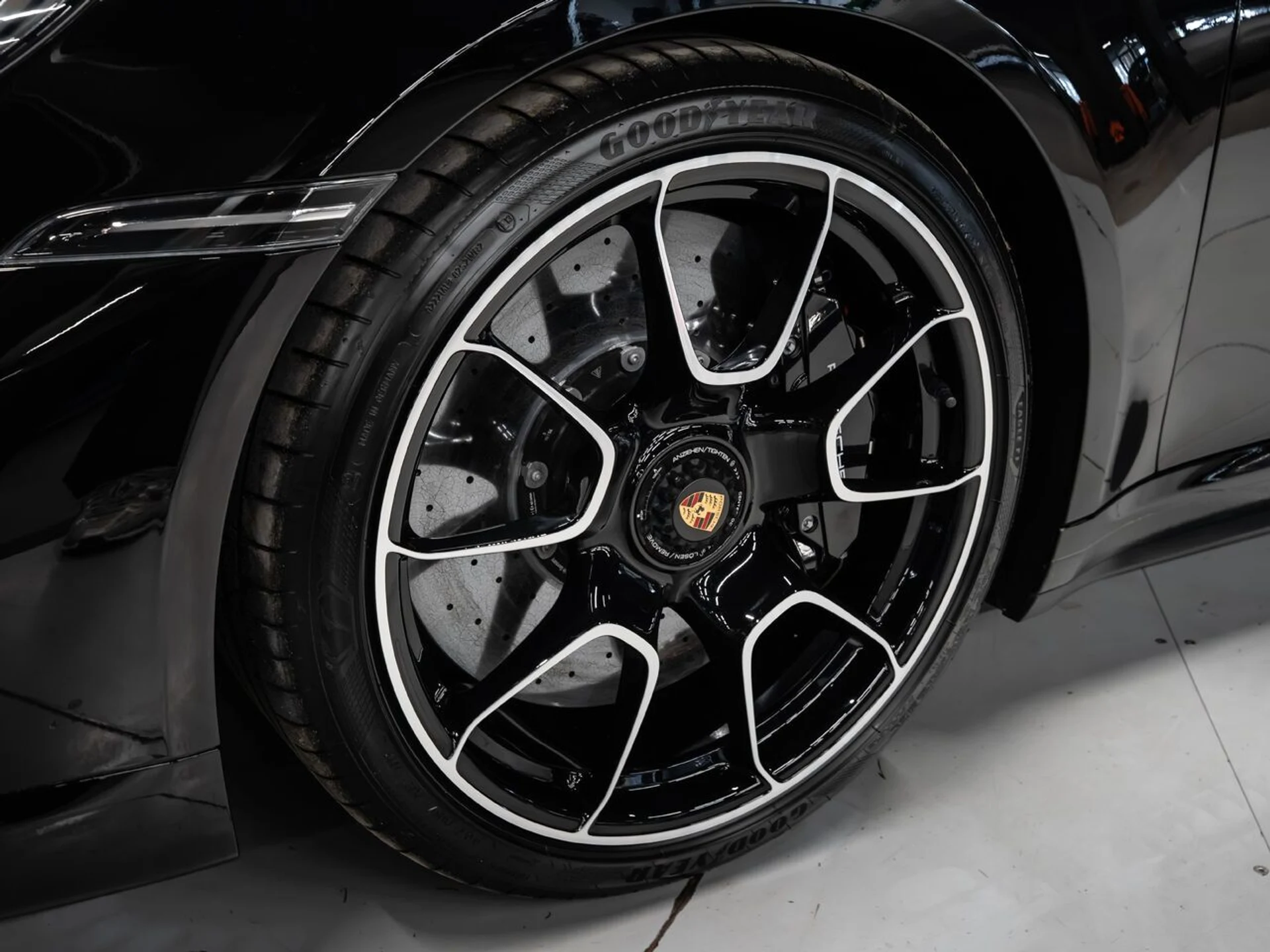 mph056_3670777454_porsche_911_2022_078bf29065