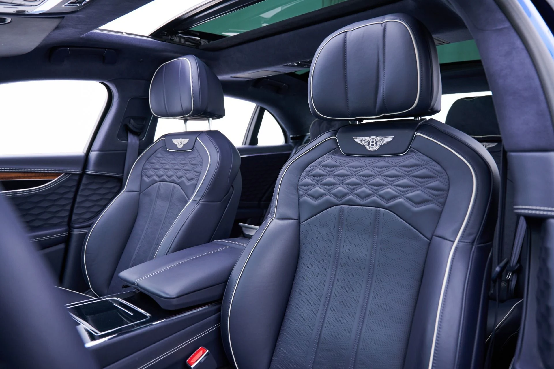 mph056_3684393911_Used_2025_Bentley_Flying_Spur_Speed_1792601283_7a34340045