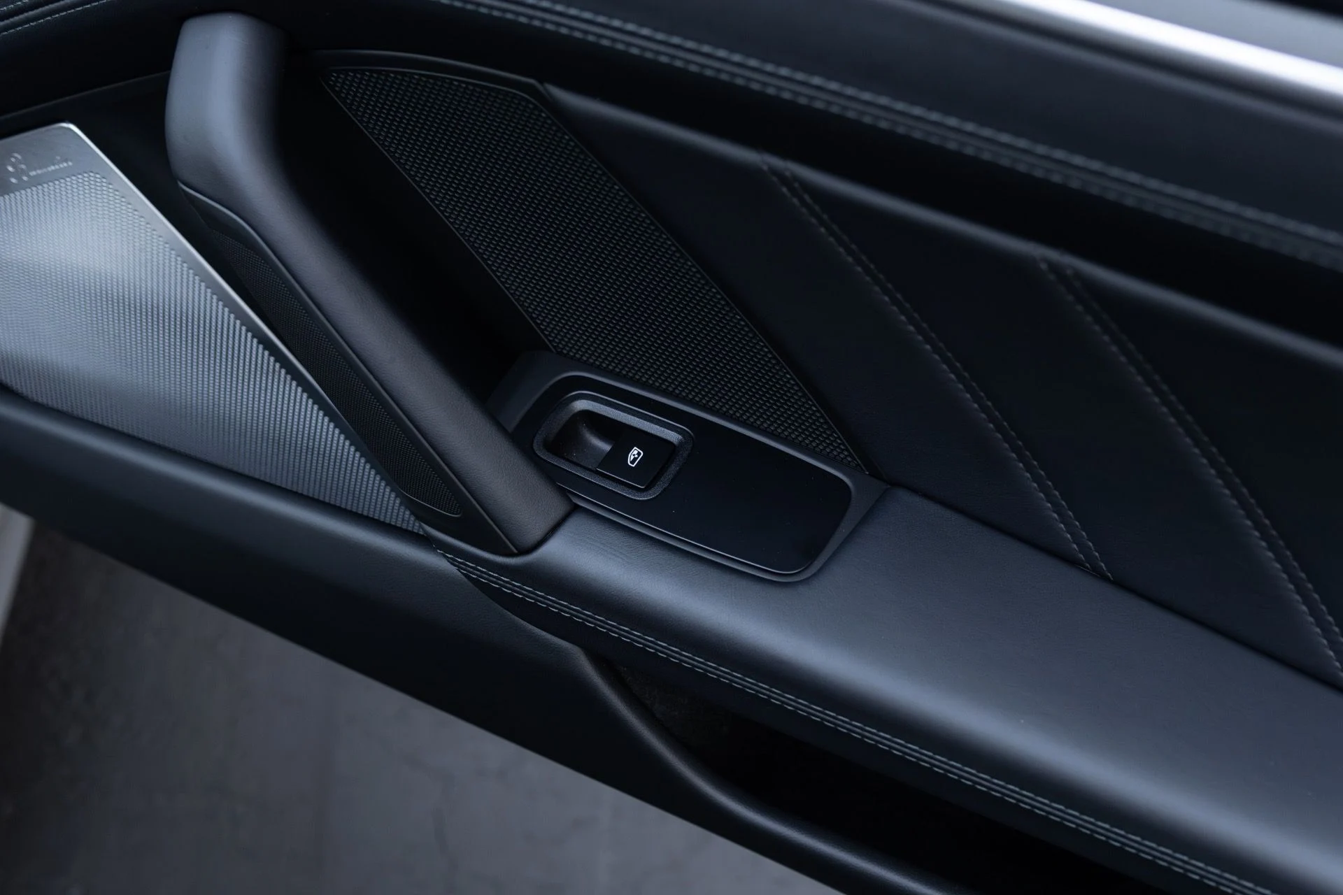 mph056_3691415485_Used_2025_Porsche_911_Turbo_S_1770437451_72dd5ac598