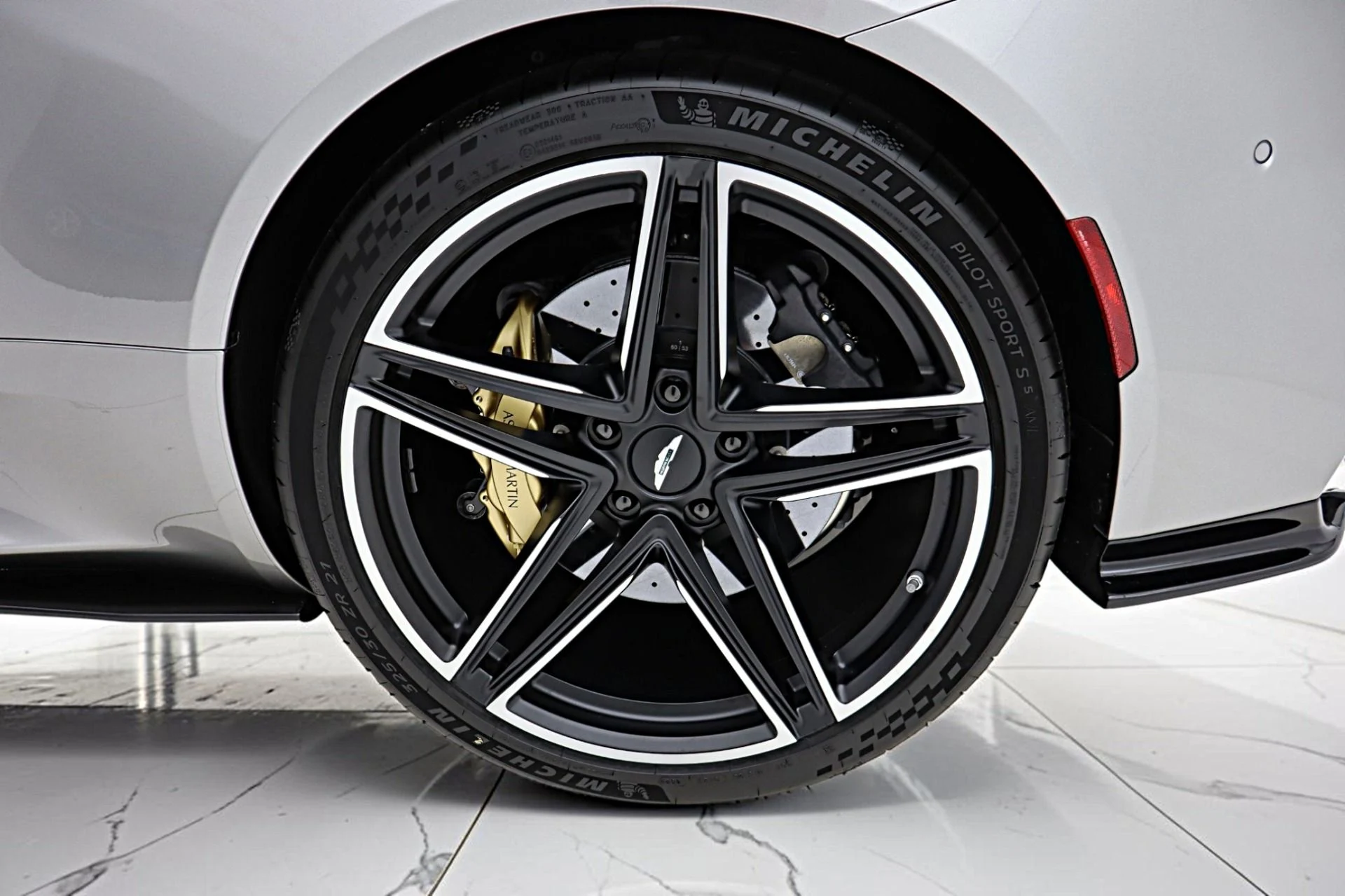 mph056_3715672063_New_2026_Aston_Martin_DB_12_S_Volante_f156ffaab0