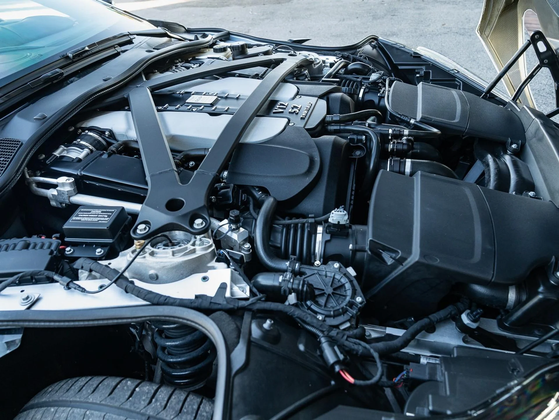 mph056_3726364100_Used_2020_Aston_Martin_DBS_Superleggera_1764795990_19d4433dc0