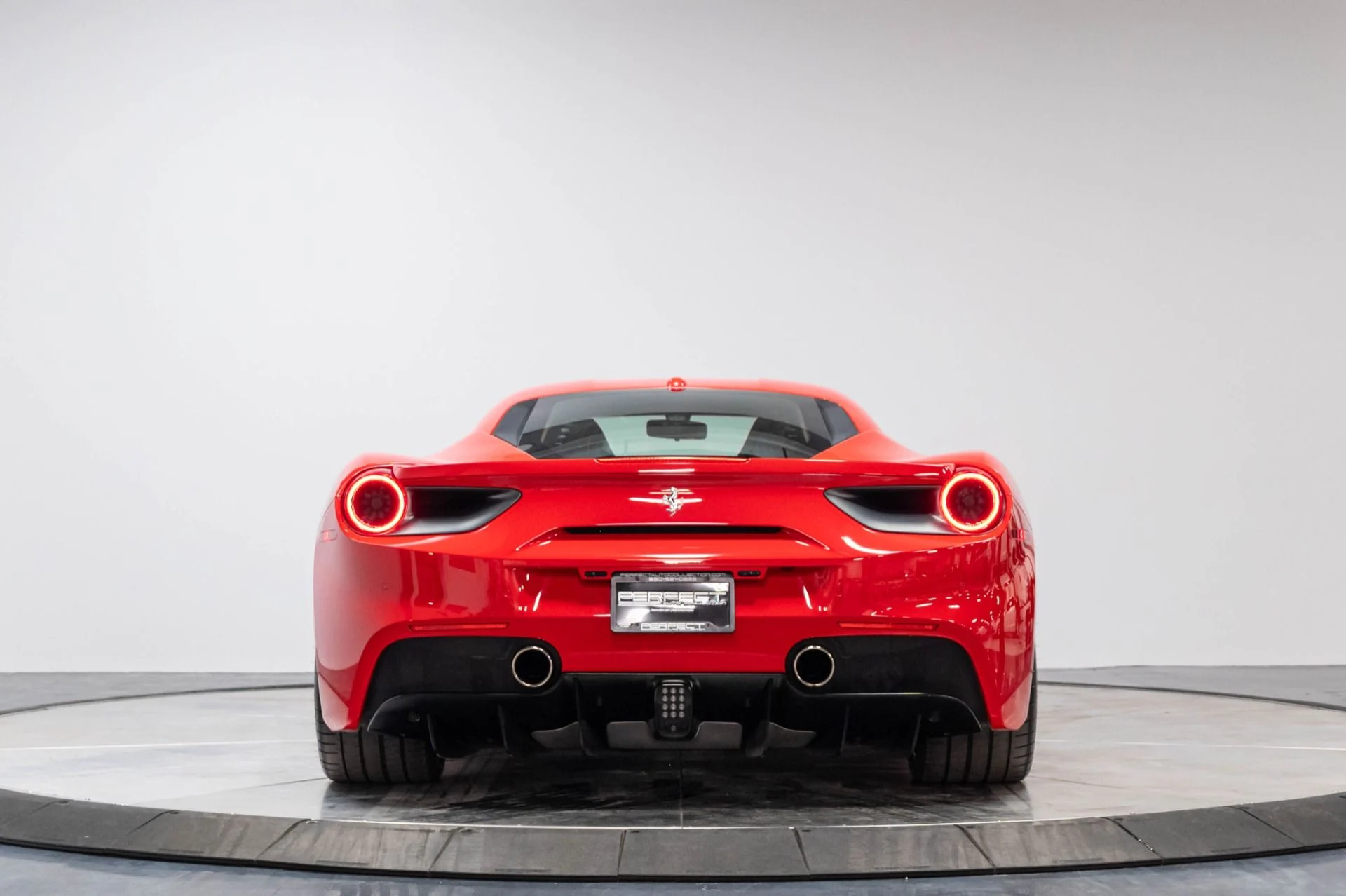 mph056_3729899885_Used_2018_Ferrari_488_GTB_1786120239_2d4712a4ad