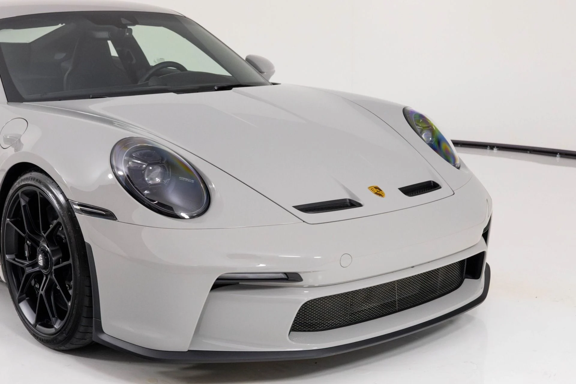 mph056_3739976378_Used_2024_Porsche_911_GT_3_Touring_1761003665_d6d69f7992
