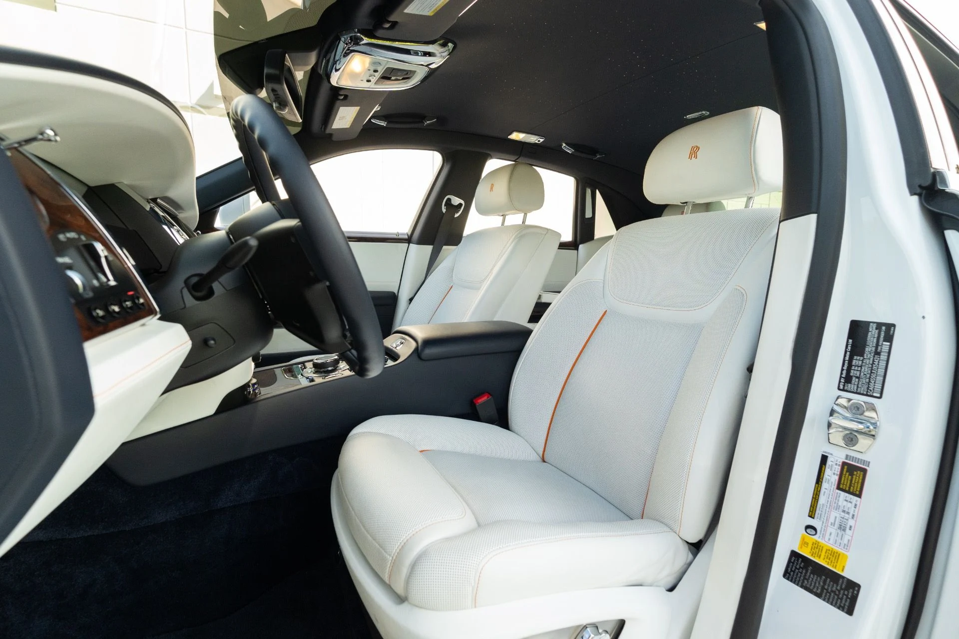 mph056_3753370813_Used_2018_Rolls_Royce_Ghost_1765824060_2b605f040c