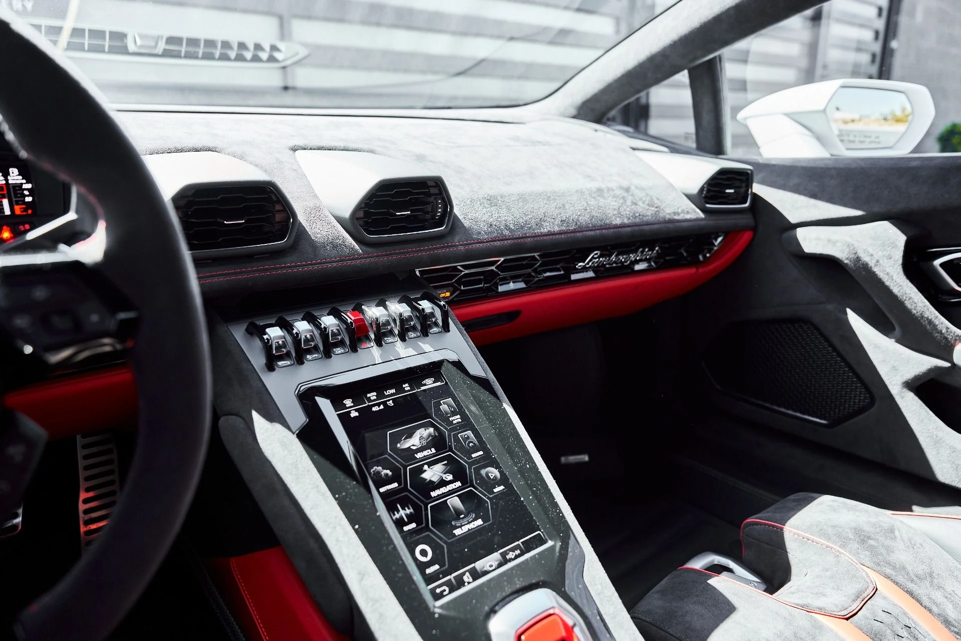 mph056_3774911749_Used_2023_Lamborghini_Huracan_1778117659_97d52fe4d2