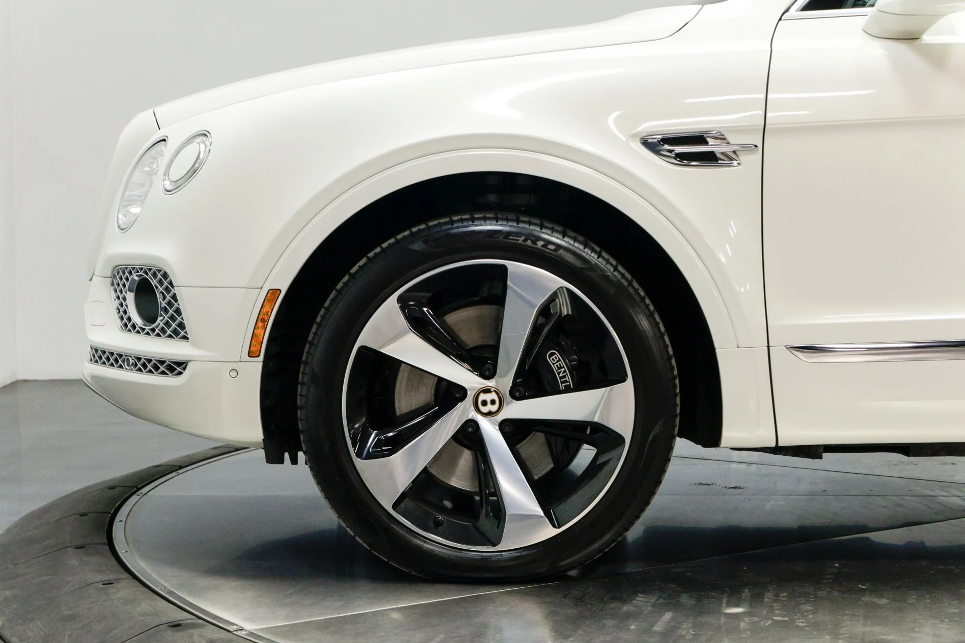 mph056_3788657714_Used_2020_Bentley_Bentayga_V8_1760480790_16172c167a