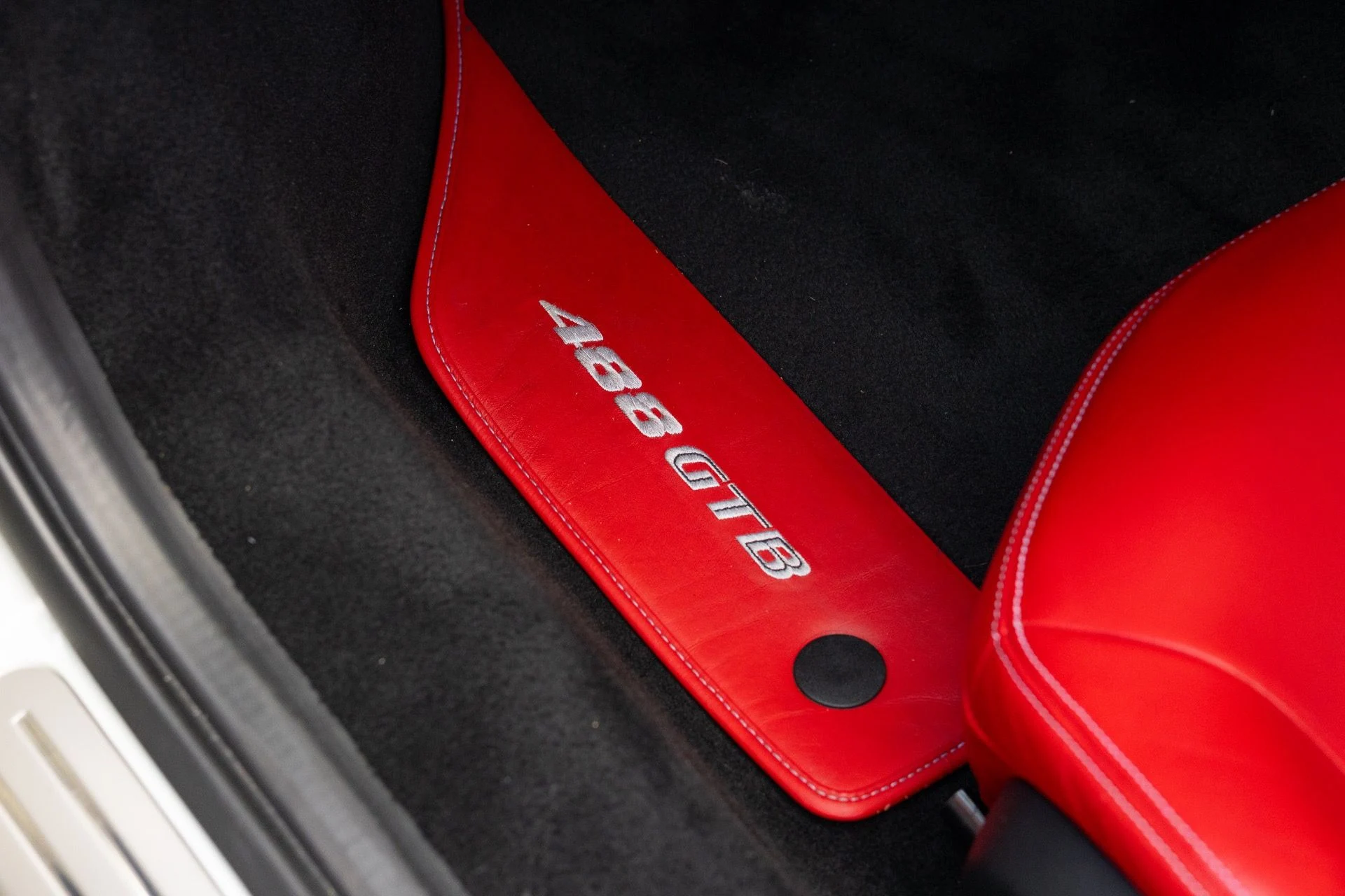 mph056_3801755724_Used_2017_Ferrari_488_GTB_1776194926_9339eedbaf