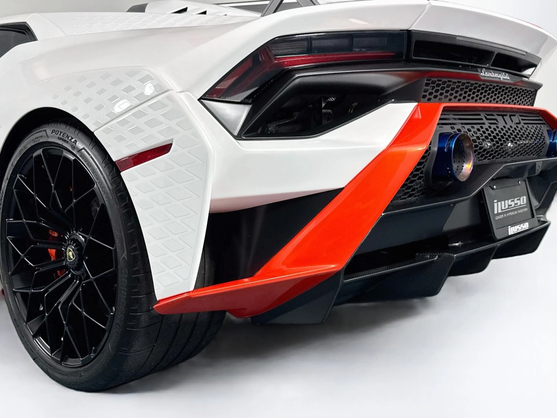 mph056_3809991449_Used_2022_Lamborghini_Huracan_STO_1789147618_30bdbb03b9