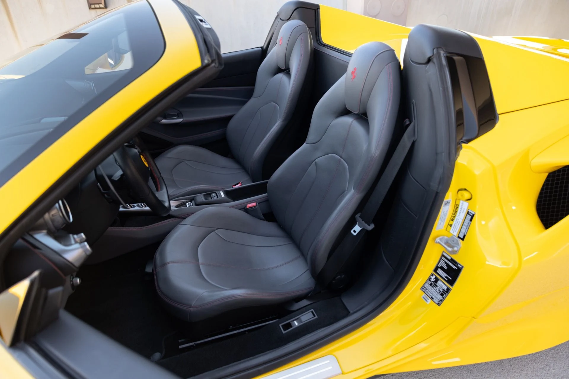 mph056_381223012_Used_2022_Ferrari_F8_Spider_1790977692_0c0f3d39d5