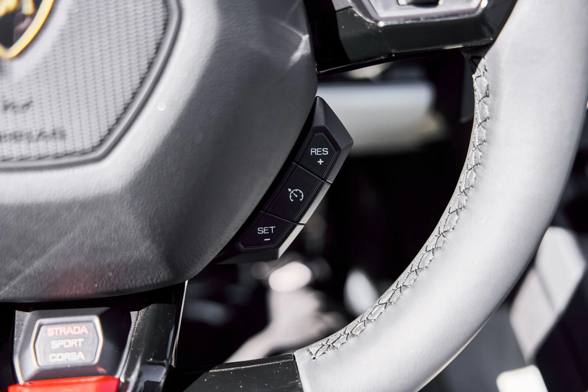 mph056_3814776983_Used_2024_Lamborghini_Huracan_EVO_Base_1771467072_257c2a0b2d