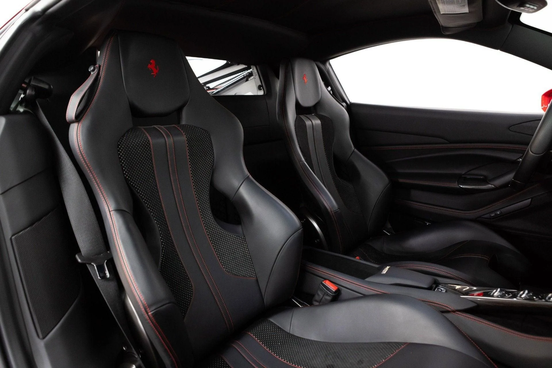 mph056_3840995236_Used_2020_Ferrari_F8_Tributo_1777367313_645d44e228