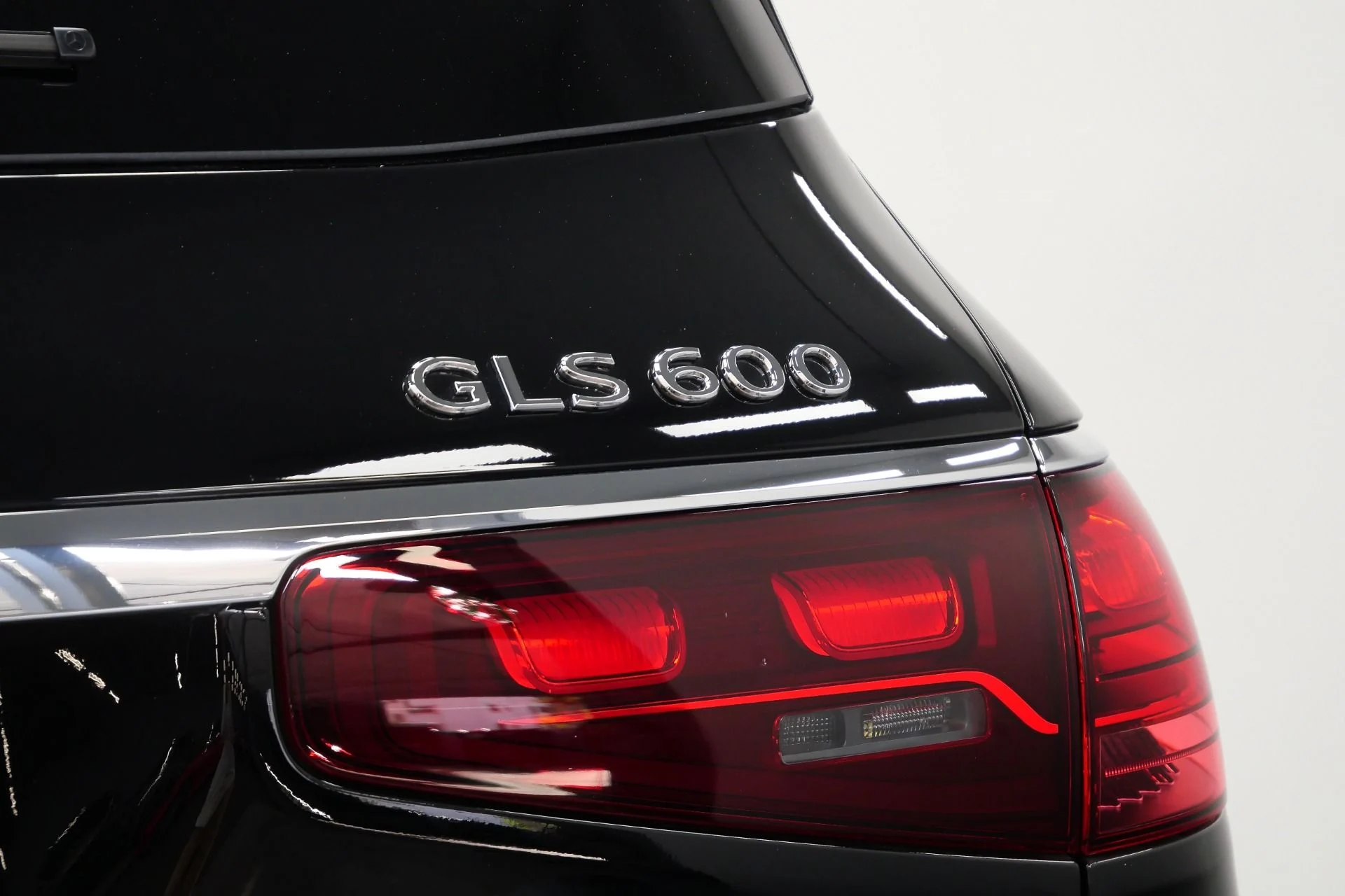 mph056_3851055498_Used_2025_Mercedes_Benz_Maybach_GLS_600_4_MATIC_Monoblock_Wheels_4_Seat_Configuration_Rear_Entertainment_1776793710_54cadafbe5