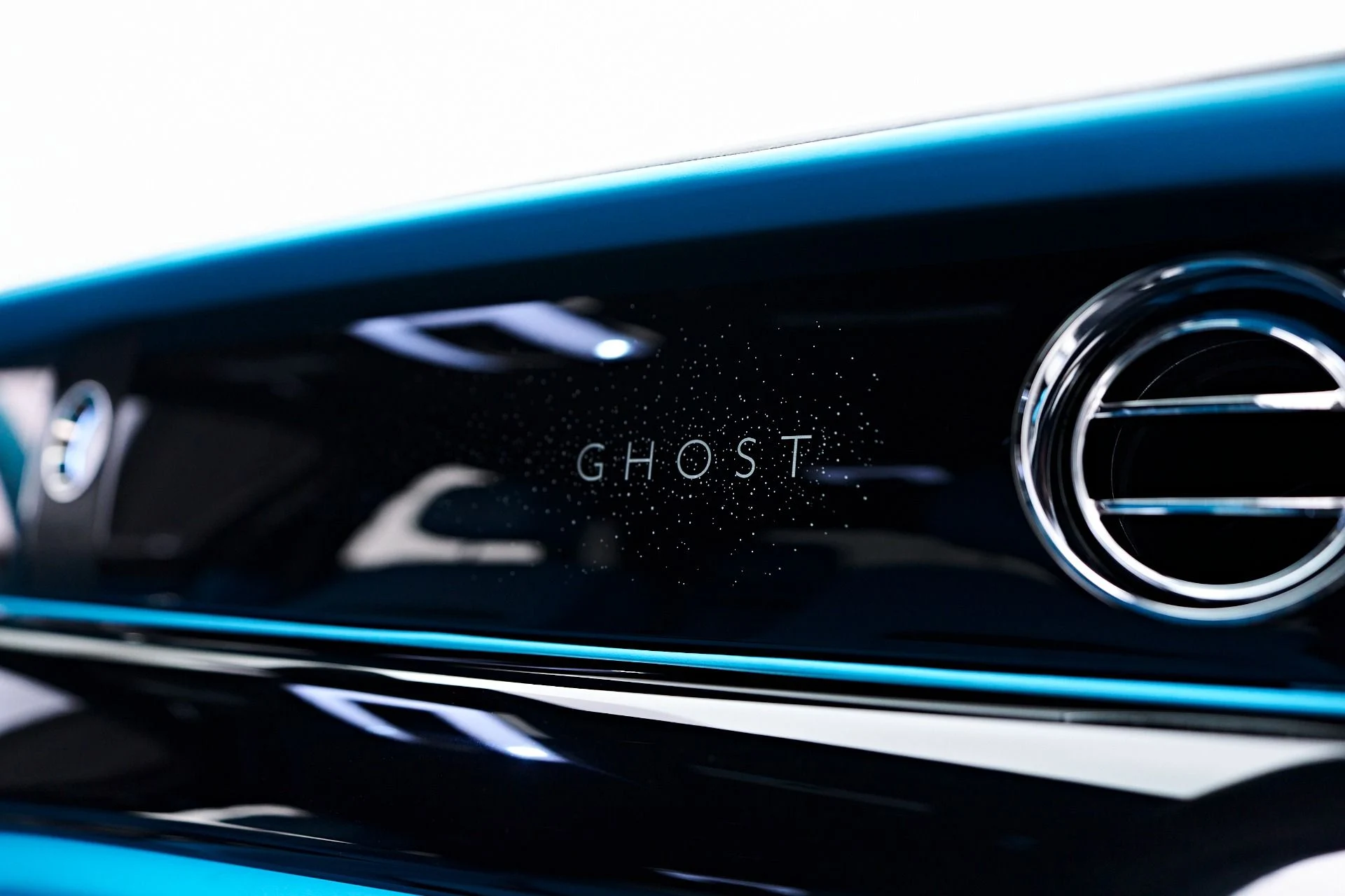 mph056_3853362943_Used_2024_Rolls_Royce_Ghost_Base_1755131984_7774511f2c