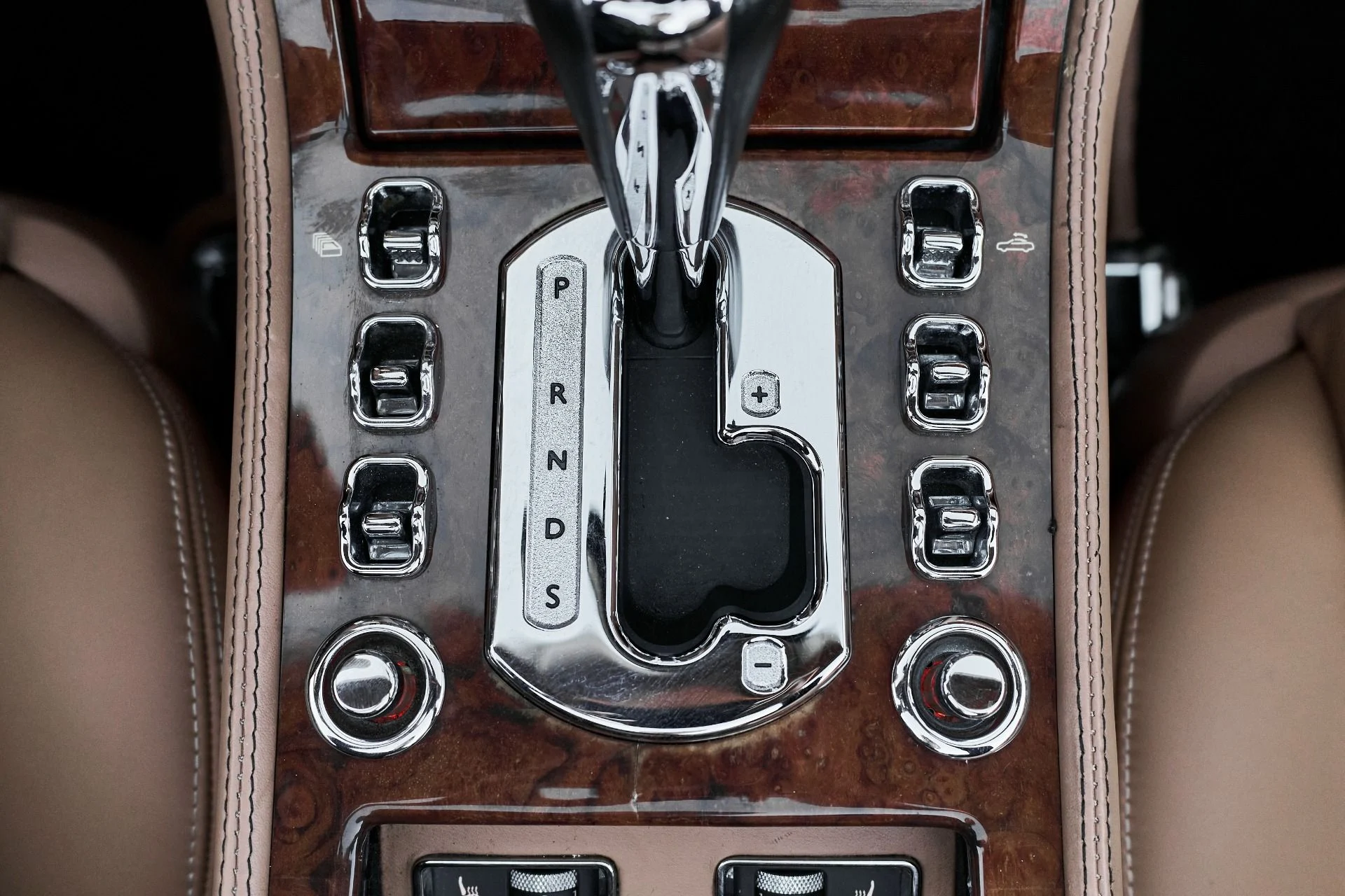 mph056_3871403699_Used_2009_Bentley_Azure_Base_1765906242_476138f519