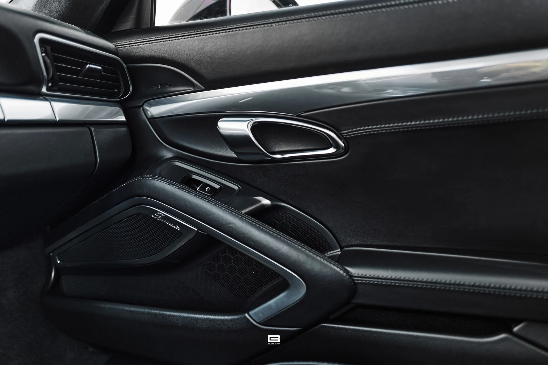 mph056_3884557383_69d84632216af16d6b08ec56_L1210095_0d95ec429f