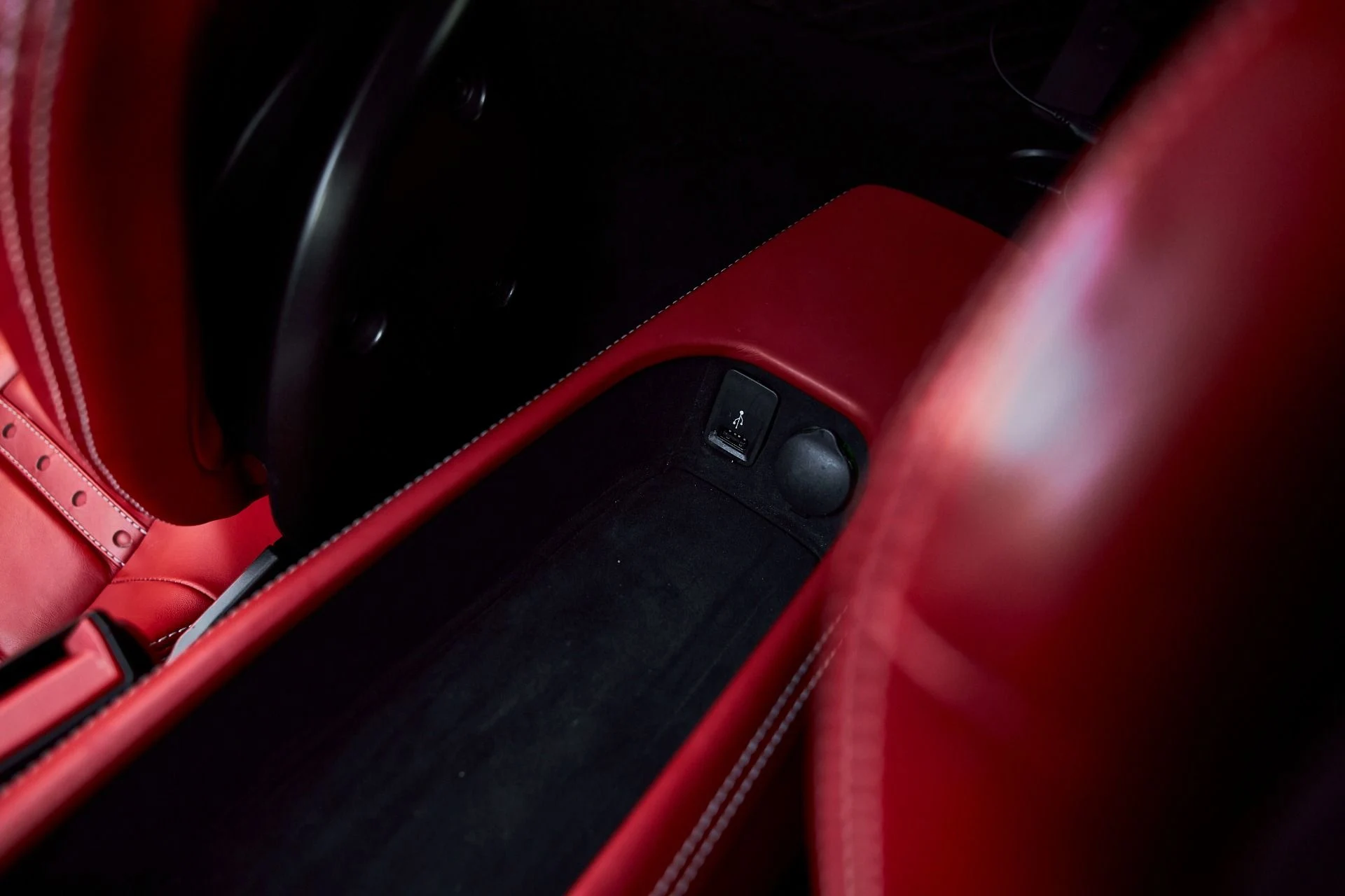 mph056_391239964_Used_2021_Ferrari_F8_Tributo_1766025213_327e0f0873